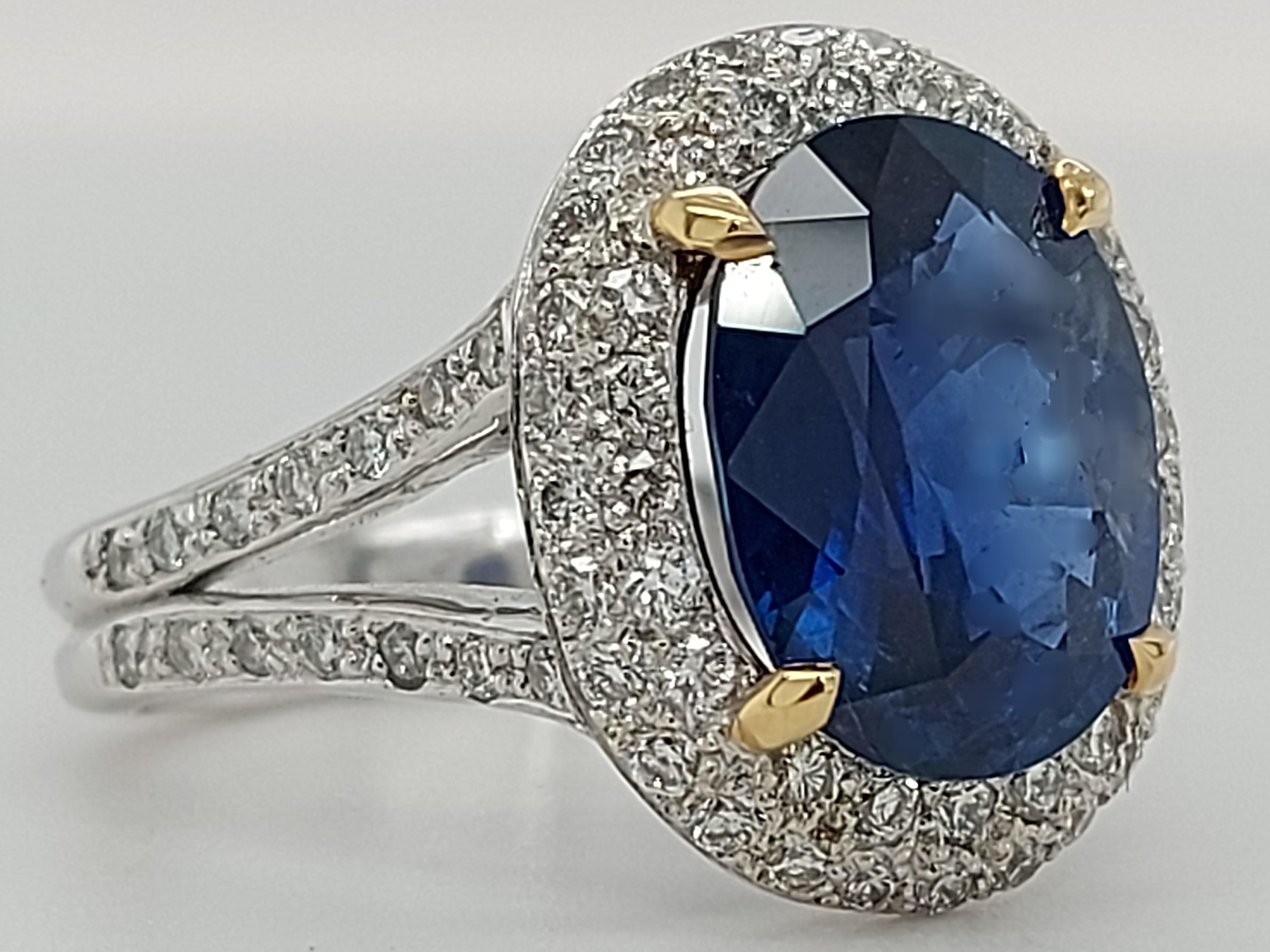 Round Cut 18kt White and Yellow Gold 4.88ct Burma No Heat Sapphire, Diamond Ring For Sale