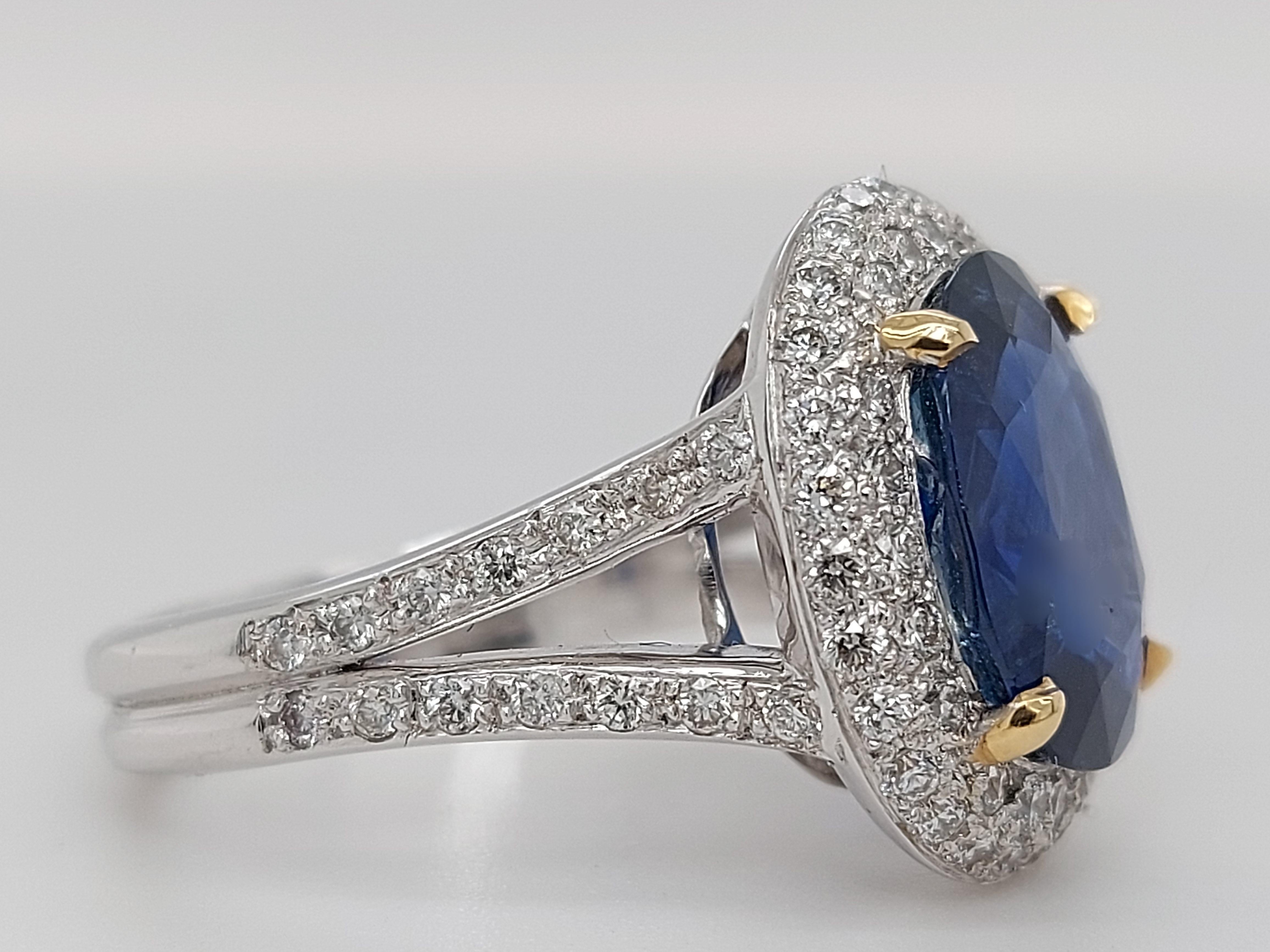 18kt White and Yellow Gold 4.88ct Burma No Heat Sapphire, Diamond Ring In New Condition For Sale In Antwerp, BE