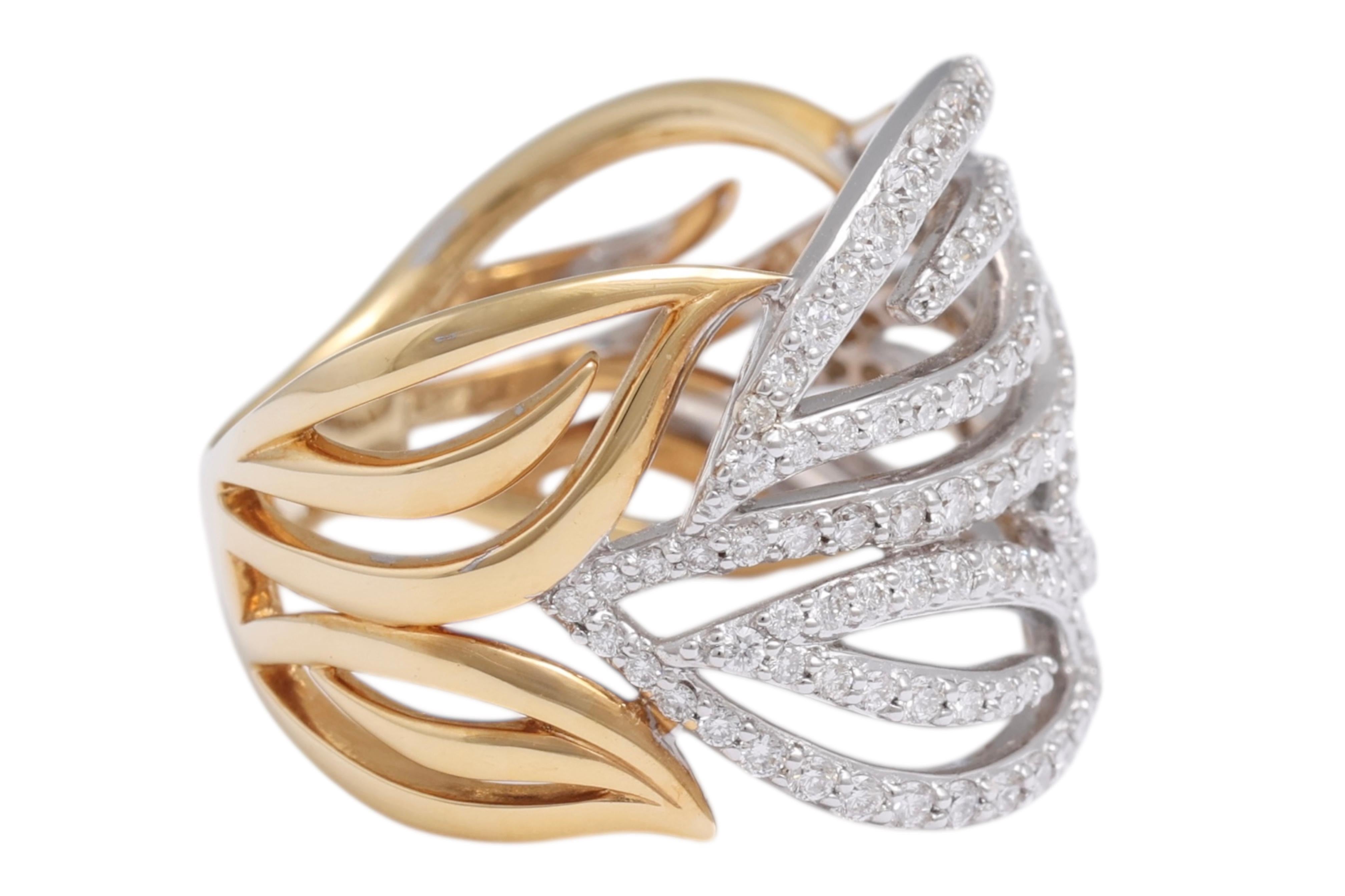 Bague en or blanc et jaune 18 Kt avec motif de feuilles et diamants Unisexe en vente
