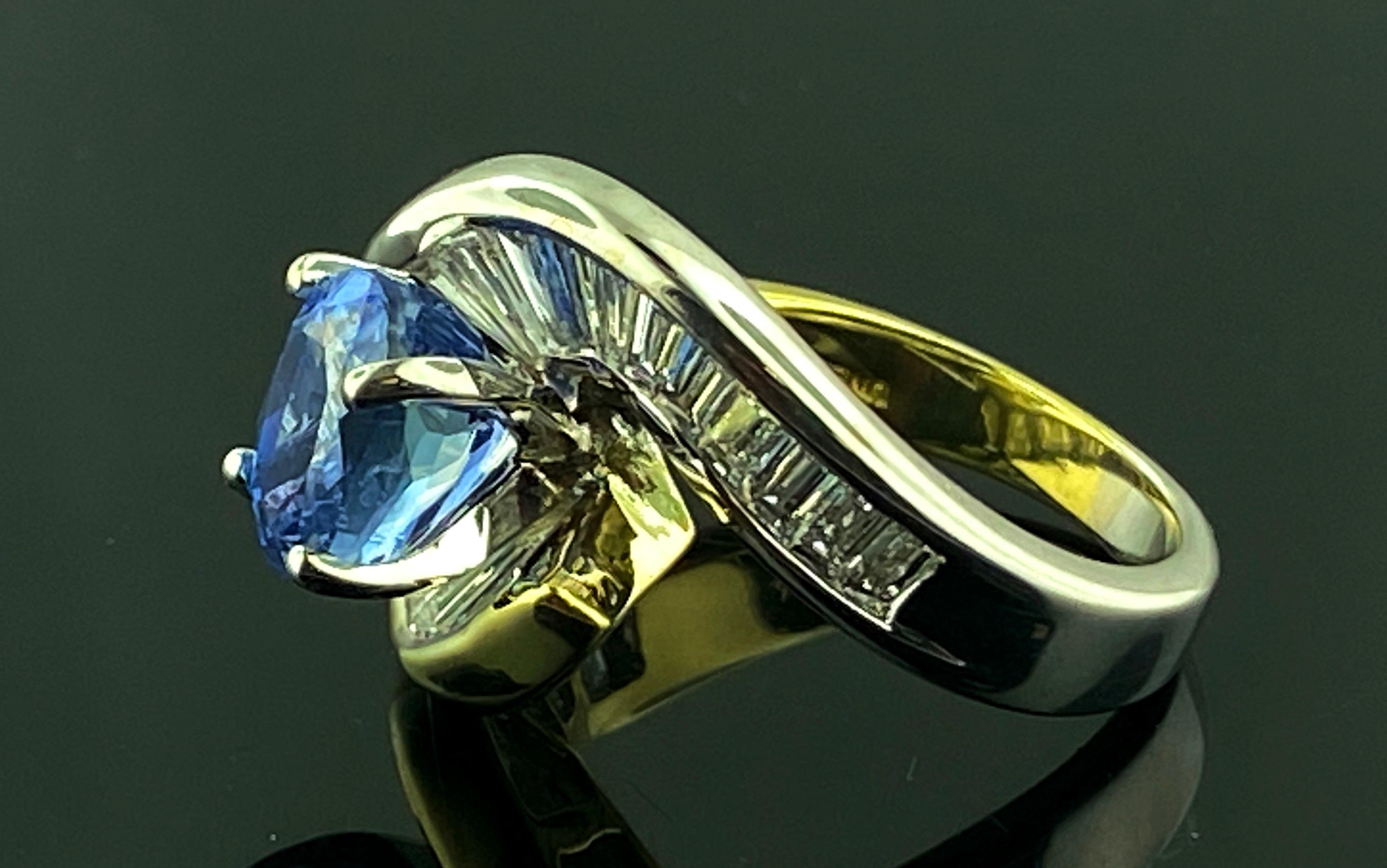 18 KT White & Yellow Gold Ring with a 4.03 Ct Blue Sapphire and 2.0 Cts Diamonds In Excellent Condition In Palm Desert, CA