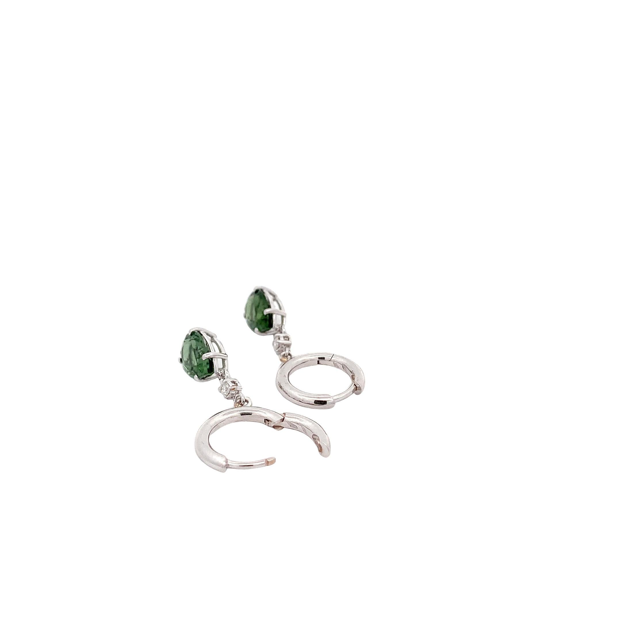 Contemporary 18 Kt WhiteGold Green Tourmaline and Diamonds Garavelli Hanging Earrings For Sale