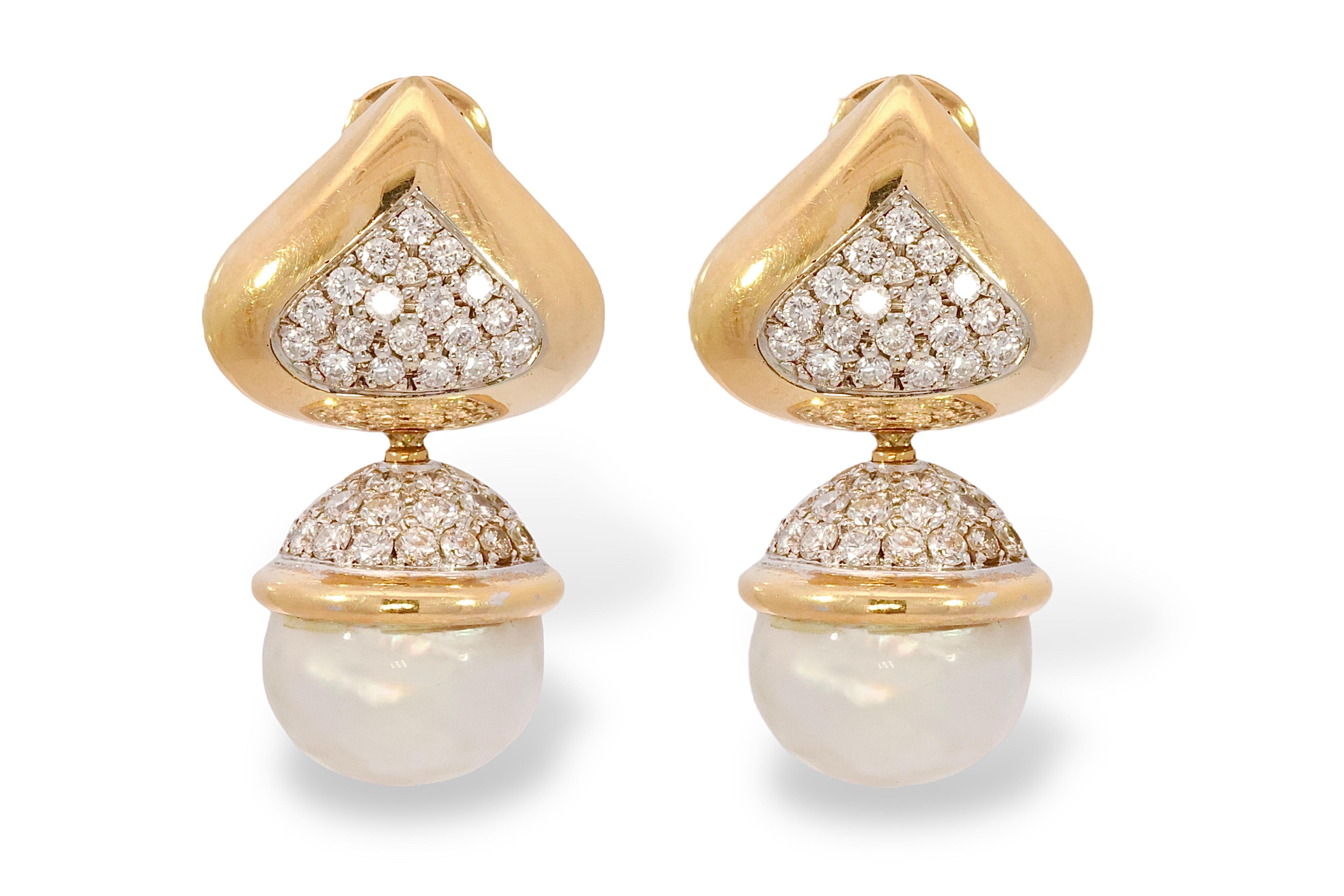 Taille brillant 18 kt. Boucles d'oreilles en or jaune et blanc avec de grandes perles et 2,4 carats Diamants  en vente