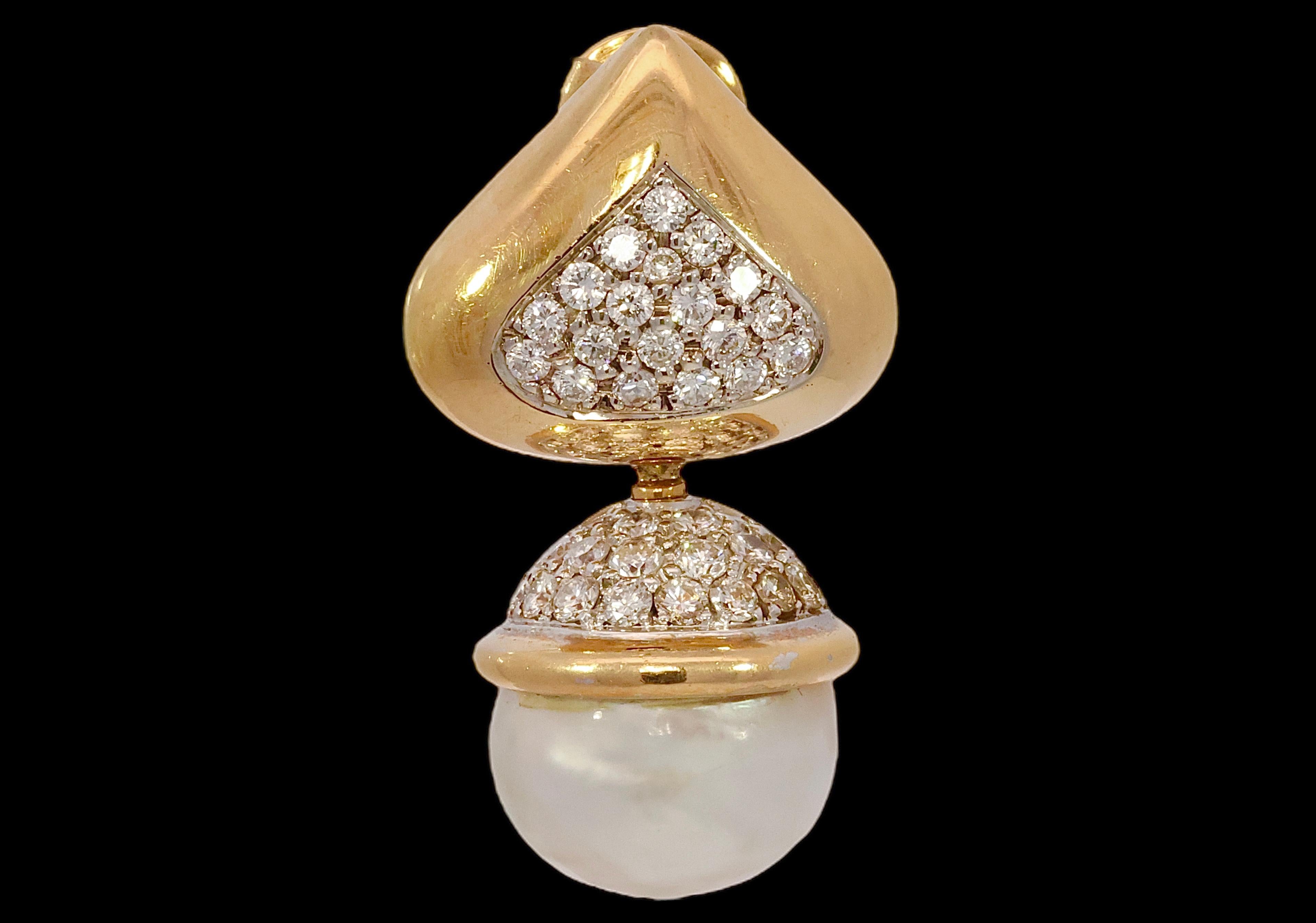 18 kt. Boucles d'oreilles en or jaune et blanc avec de grandes perles et 2,4 carats Diamants  en vente 3