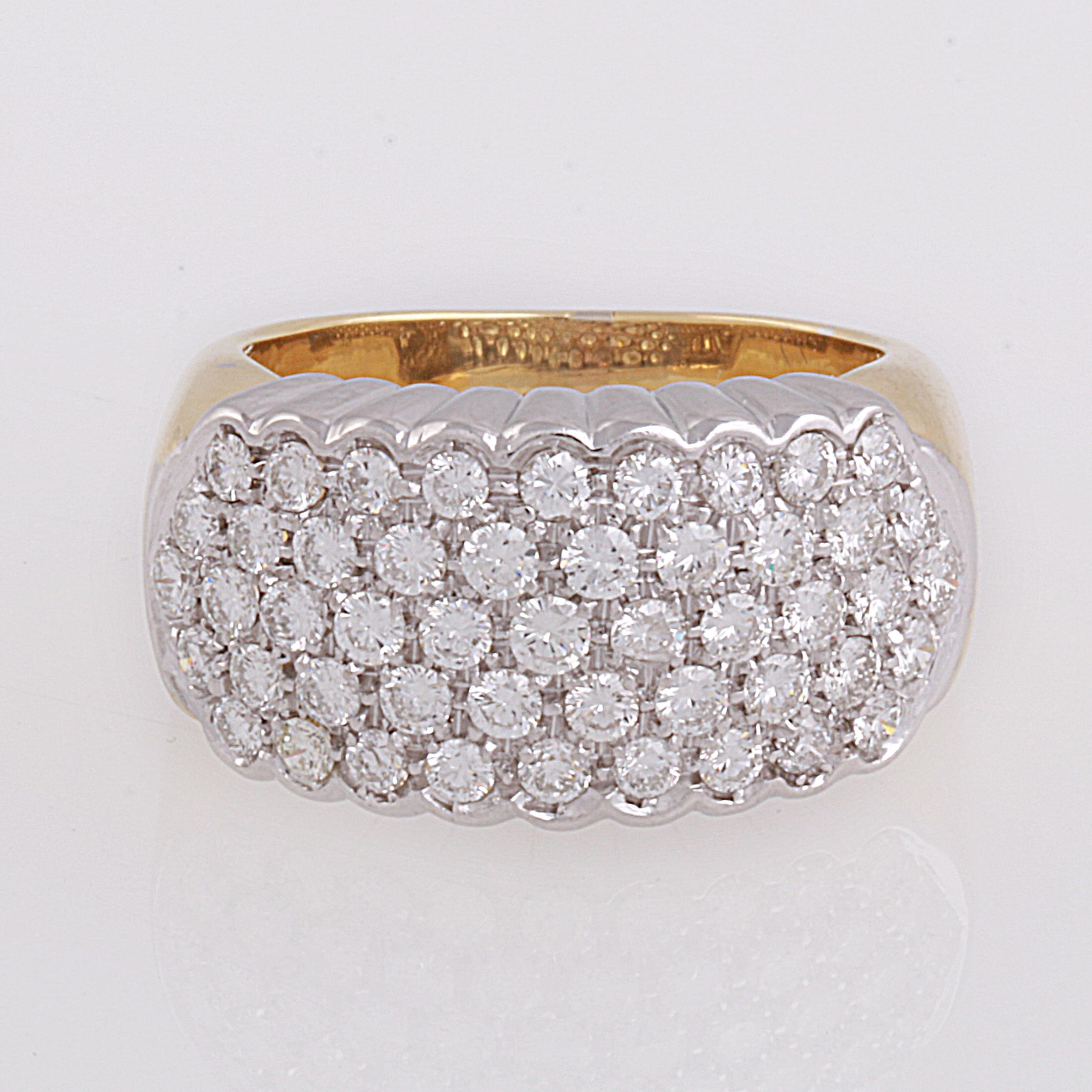 18Kt Yellow Gold Band with an 18 Kt White Gold Central part with an elegant Pavé Diamonds
About 50 diamonds, round brilliant cut, VS1/VS2 clarity, G/H Color for an estimated total diamond weight of 0.70 cts.

Made in Italy
Hallmarked.
