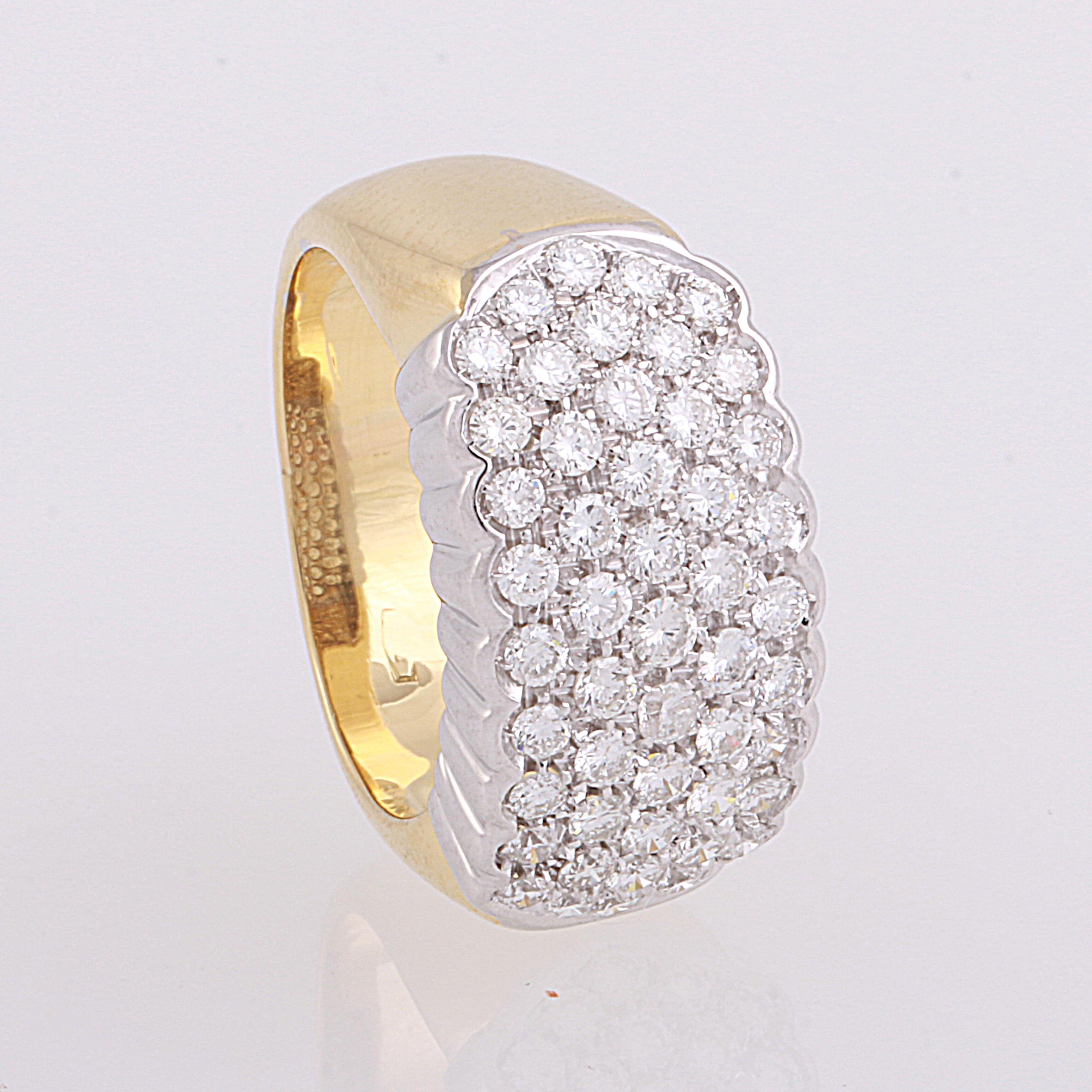 0.70 Carat Pavé Set Diamond Band Ring in 18 Karat Yellow and White Gold In Good Condition In Crema, Cremona