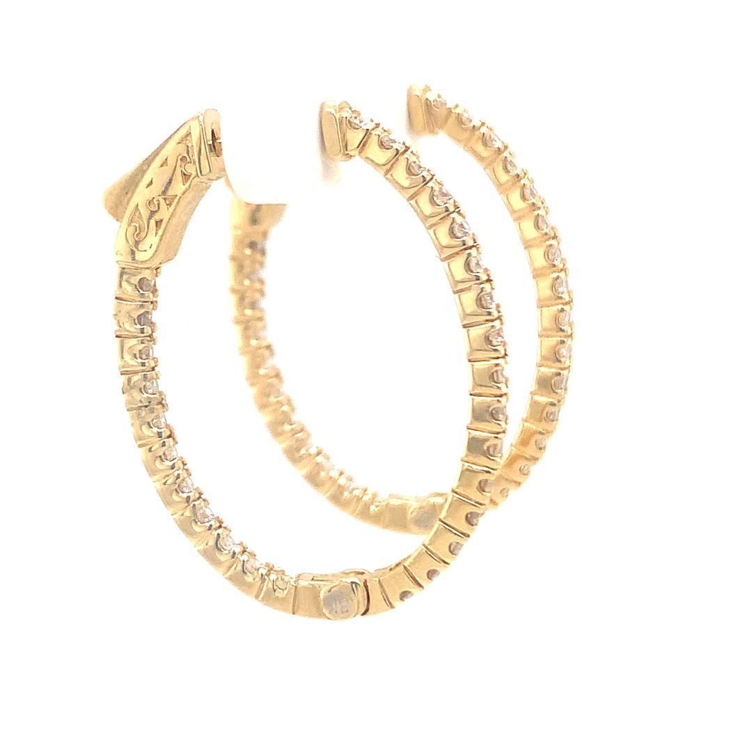 18-Kt Oval shaped 1.20 carat diamond hoop earrings In New Condition For Sale In New York, NY