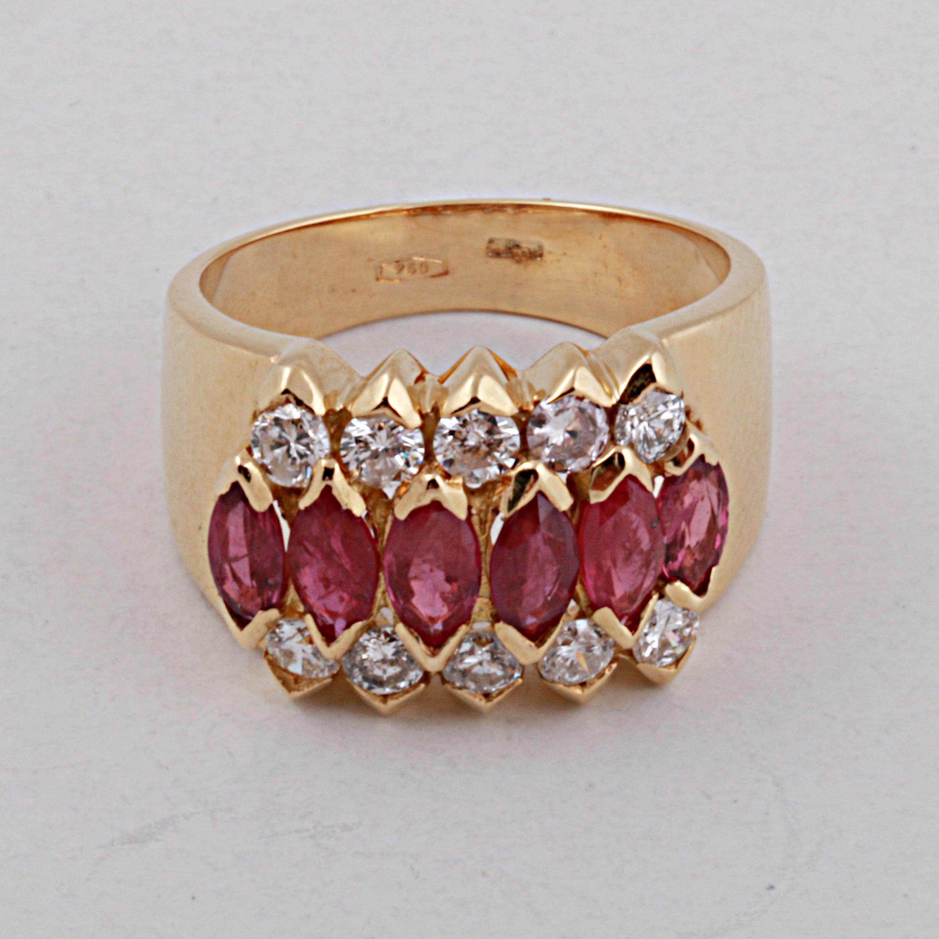 18 Kt Yellow Gold, 1.95 cts Marquise Rubies & Round Brilliant Diamonds Band Ring In Good Condition In Crema, Cremona
