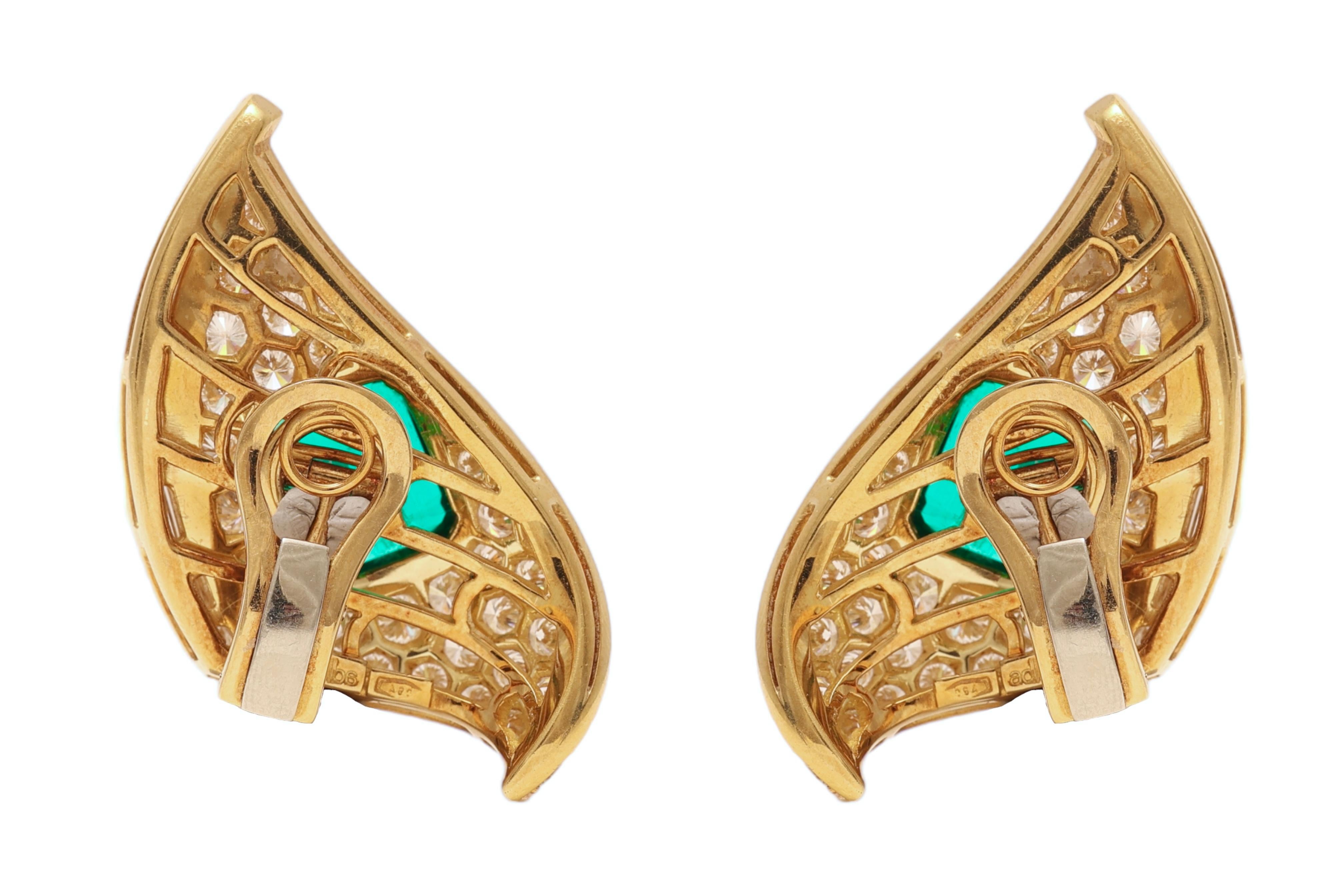 18 kt. Collier et boucles d'oreilles en or jaune Adler Genève avec émeraudes et diamants en vente 10