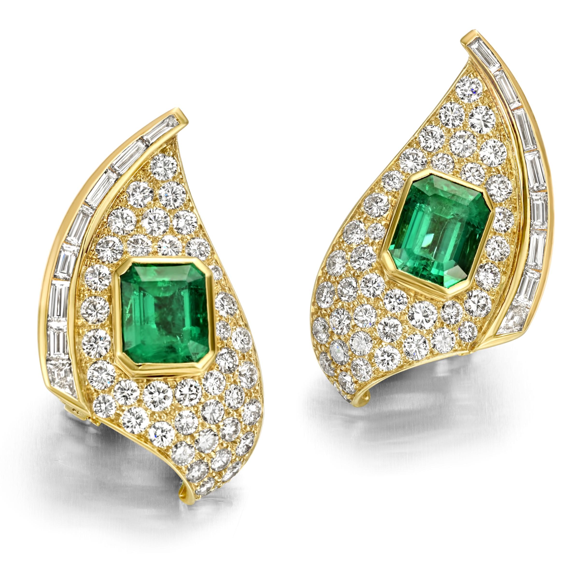18 kt. Yellow Gold Adler Genève Set Necklace & Earrings With Emeralds & Diamonds For Sale 5