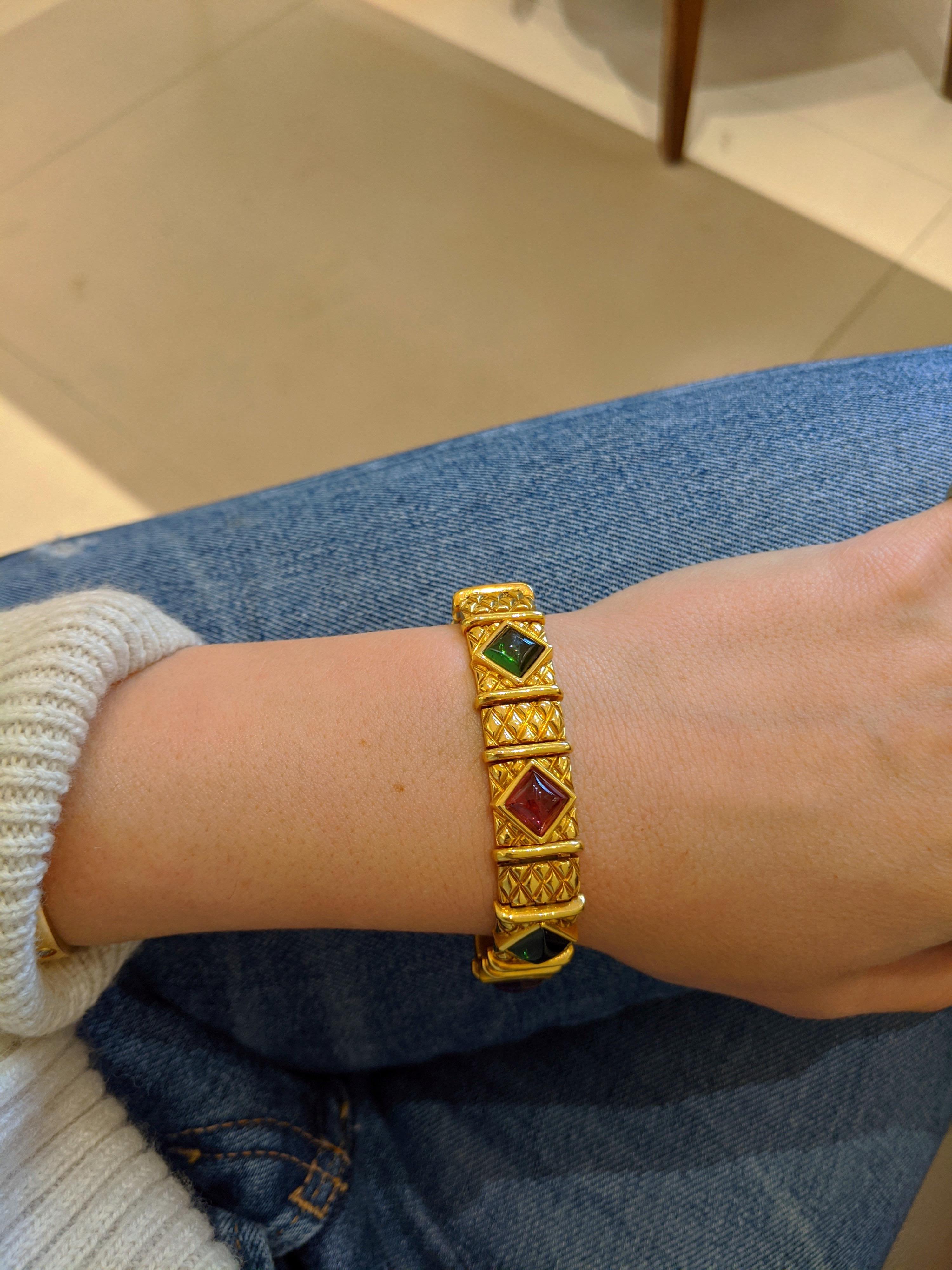 Moderne Bracelet en or jaune 18 carats et pierres semi-précieuses de couleur cachaçon en vente