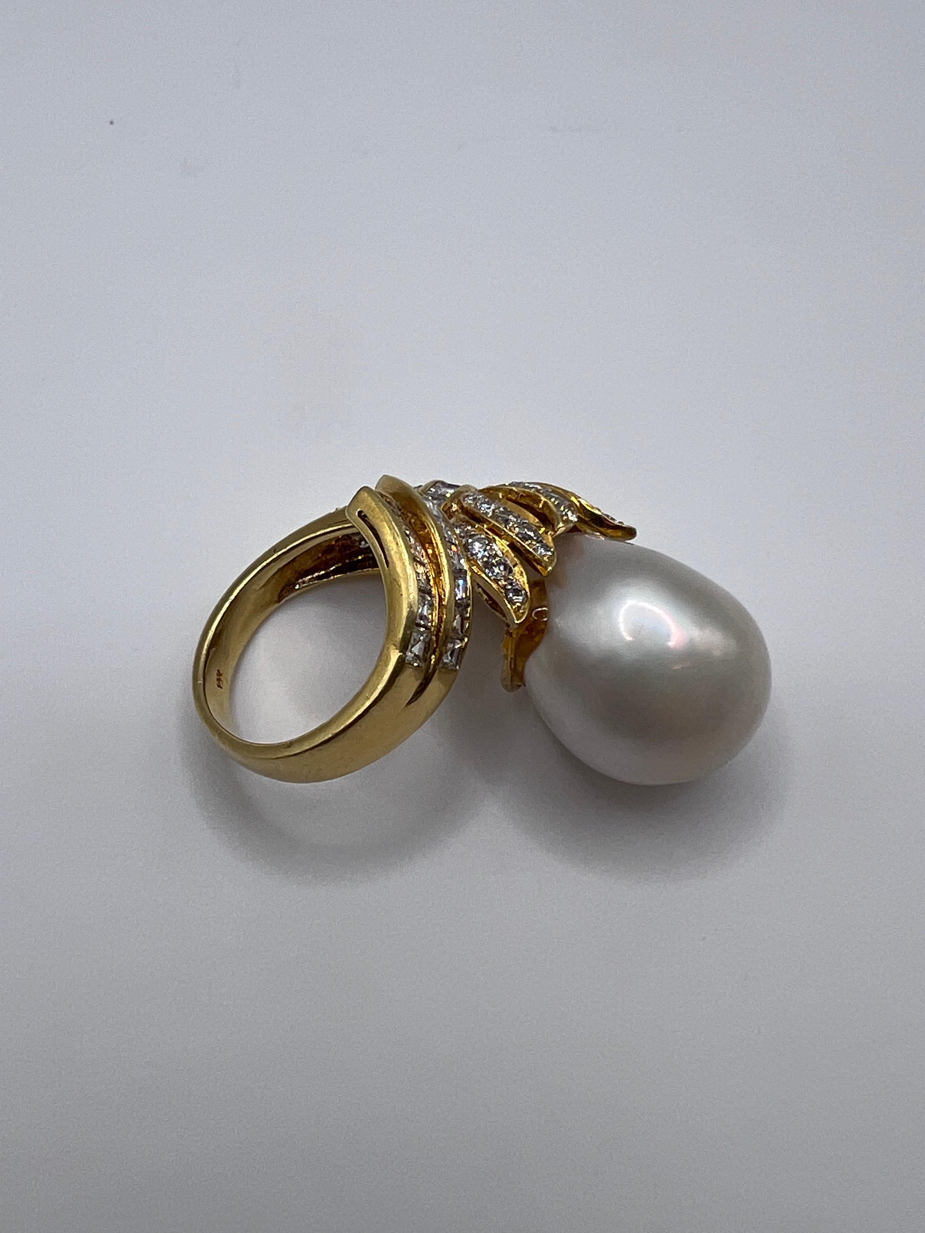 Bague en or jaune 18 carats, diamants et perle des mers du Sud Excellent état - En vente à New York, NY