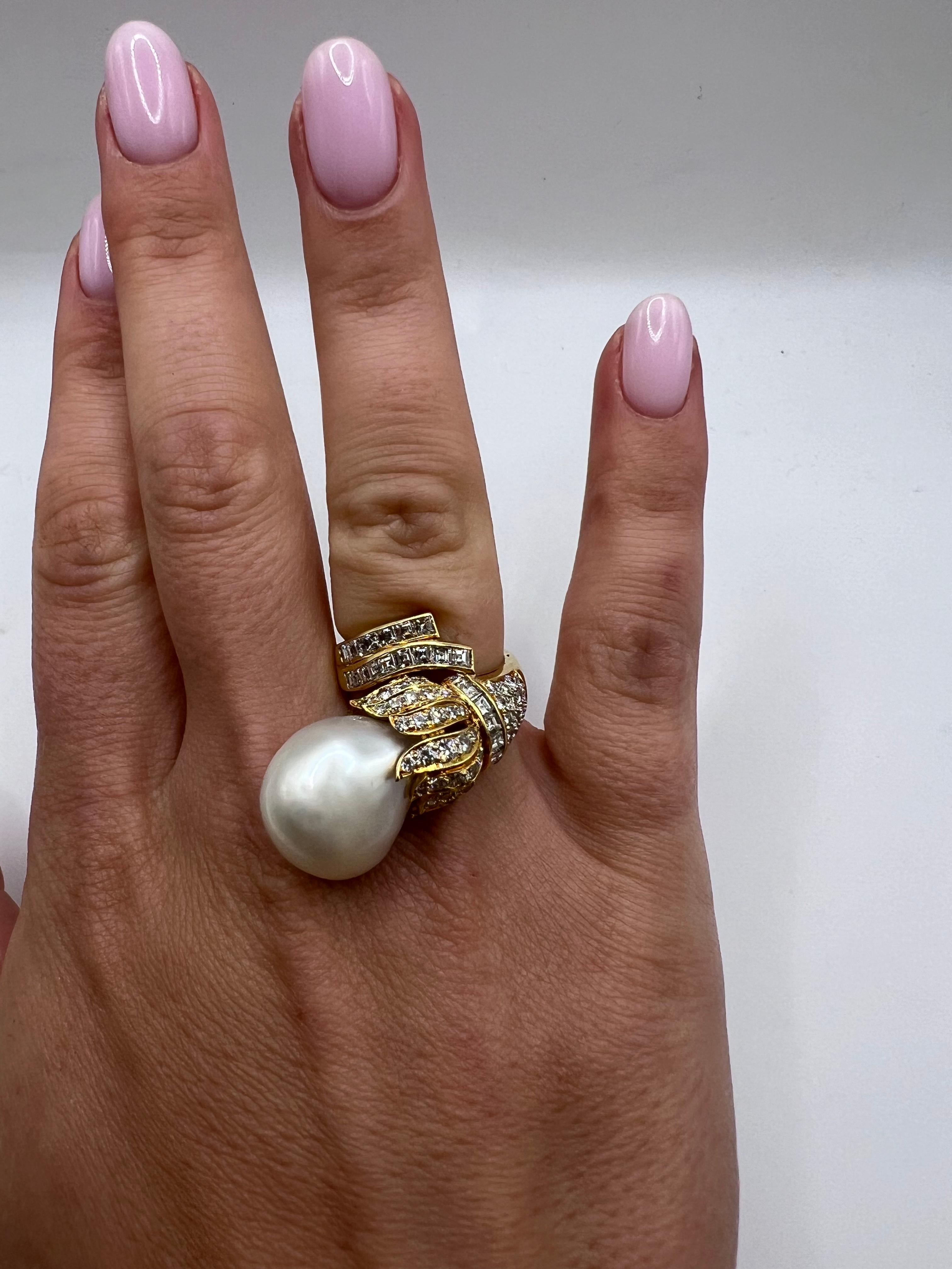 Bague en or jaune 18 carats, diamants et perle des mers du Sud en vente 2