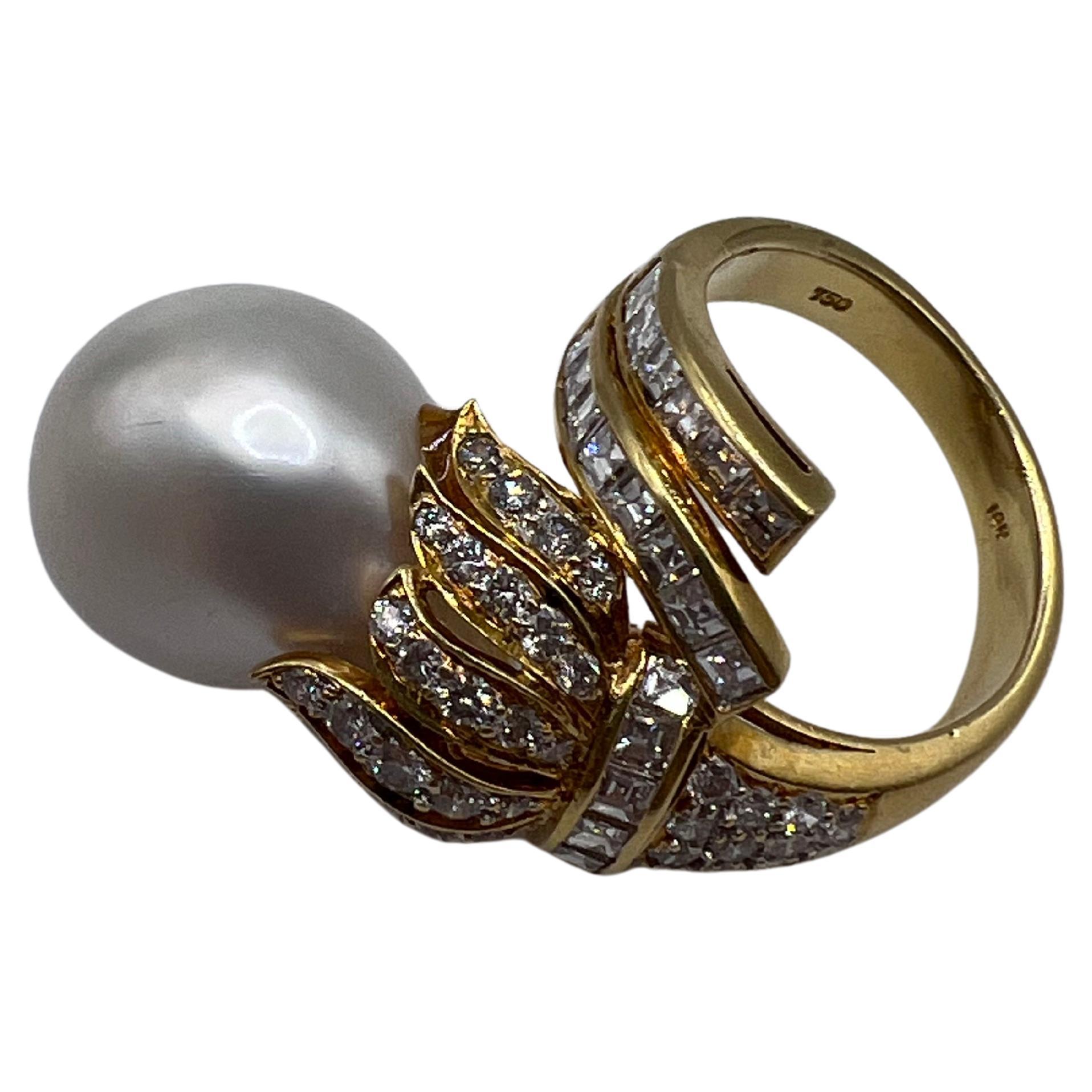 Anillo de Oro Amarillo de 18 Quilates con Diamantes y Perlas del Mar del Sur