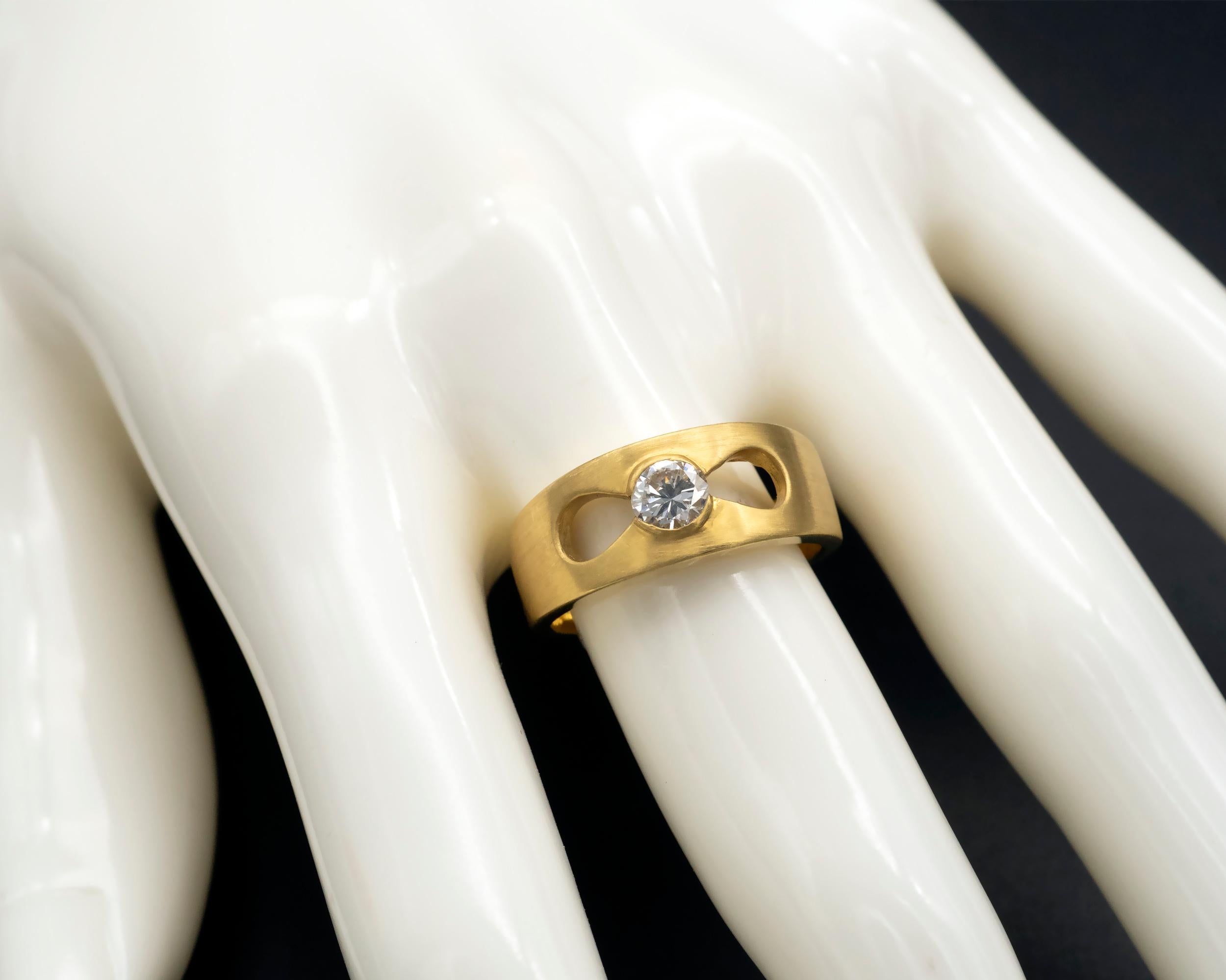Moderner Ring aus 18 Karat Gelbgold und Diamanten im Zustand „Neu“ im Angebot in Monte Carlo, MC