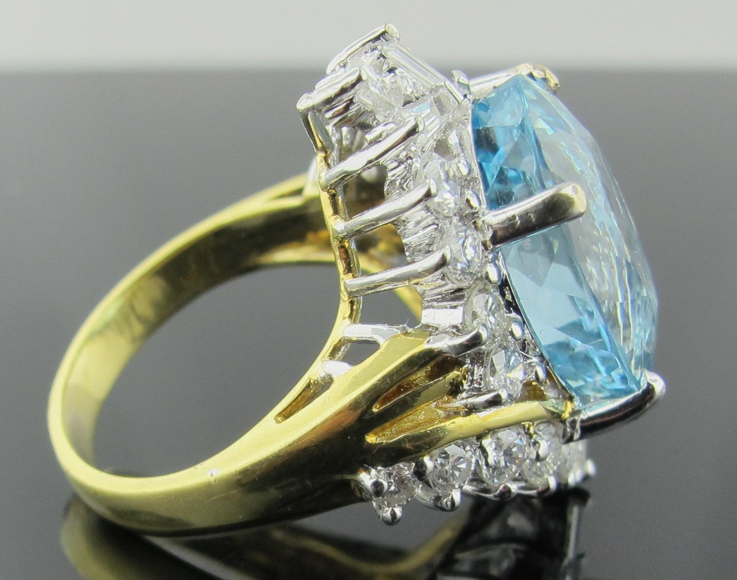 Women's or Men's Aquamarine and Diamond Ring set in 18 karat yellow gold