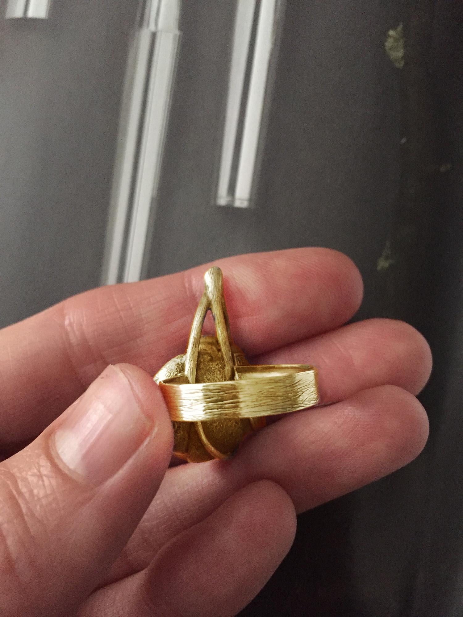 Eighteen Karat Gold Contemporary Cocktail Ring by the Artist  In New Condition For Sale In Berlin, DE