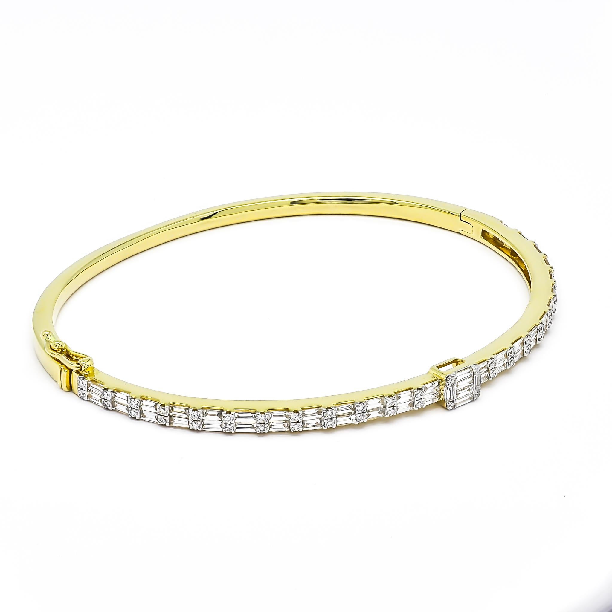 Taille baguette Bracelet jonc en or jaune 18 carats avec diamants naturels de 1,28 carat en vente