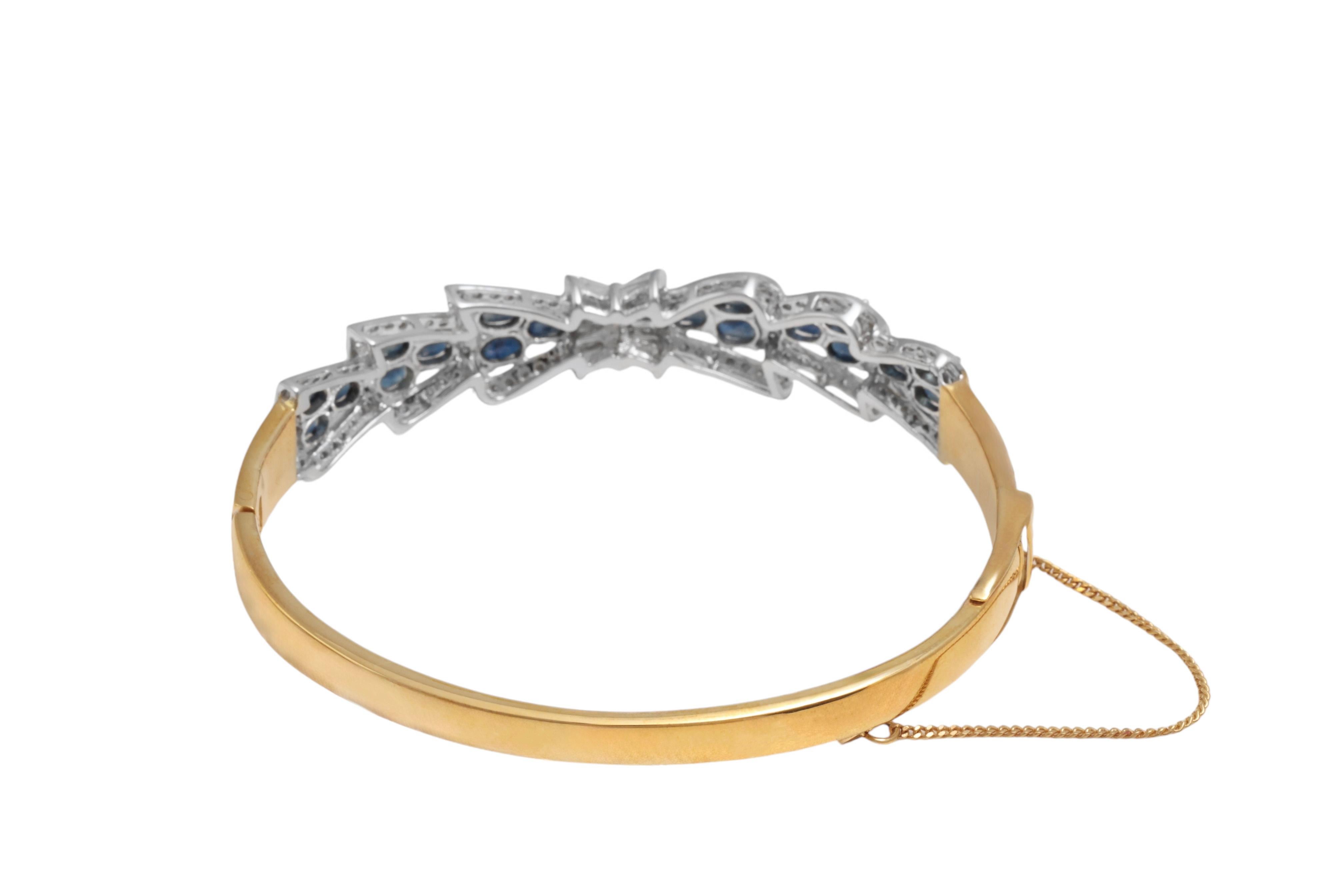 18 kt. Yellow Gold Bangle Bracelet With 2 ct Diamonds & 2.7 ct Sapphires For Sale 2