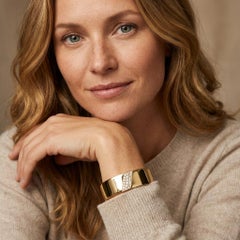 18 kt. yellow gold bangle with 18 brilliant cut diamonds in a modern setting