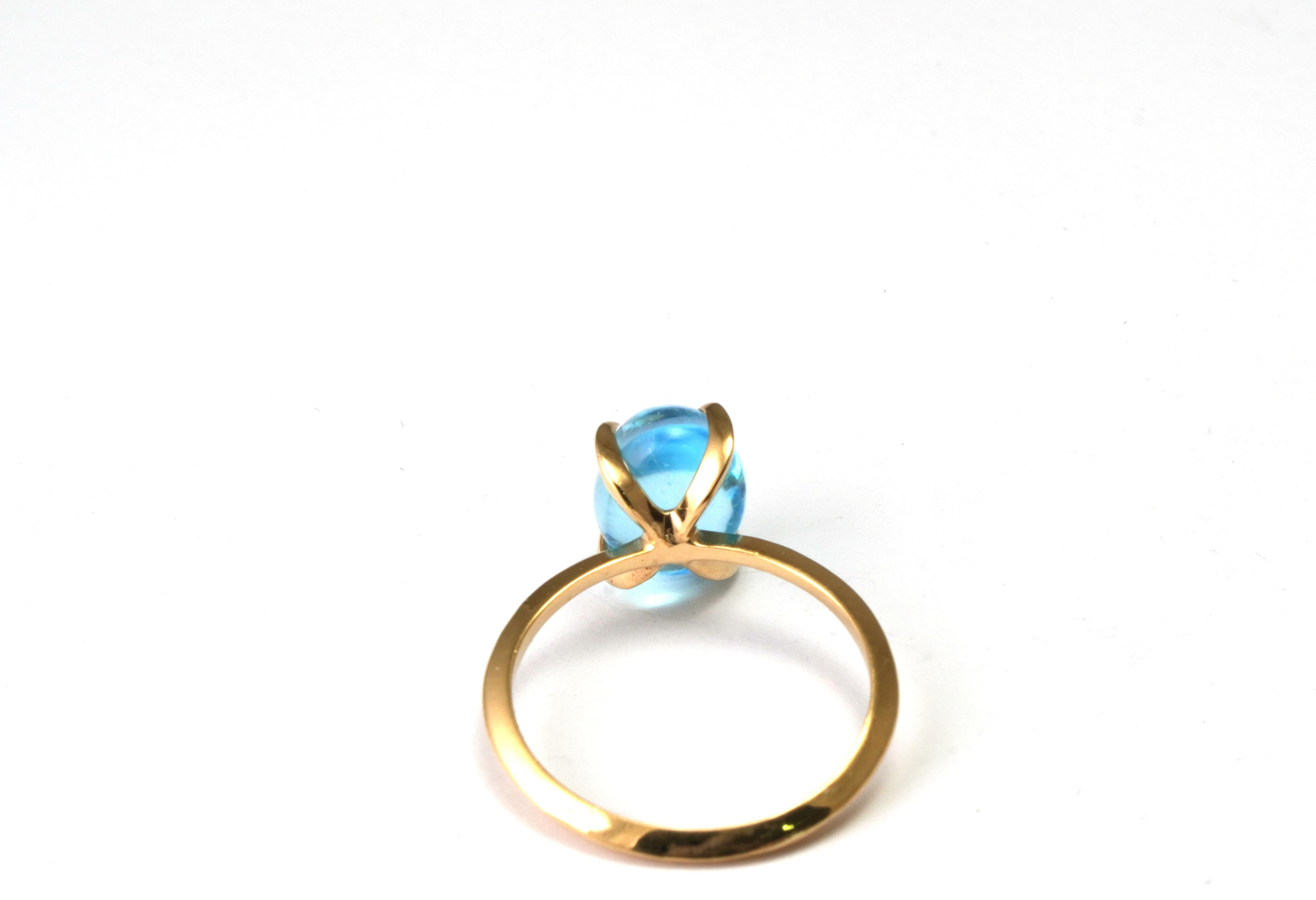18 Karat Yellow Gold Blue Topaz Ring In New Condition For Sale In София, BG