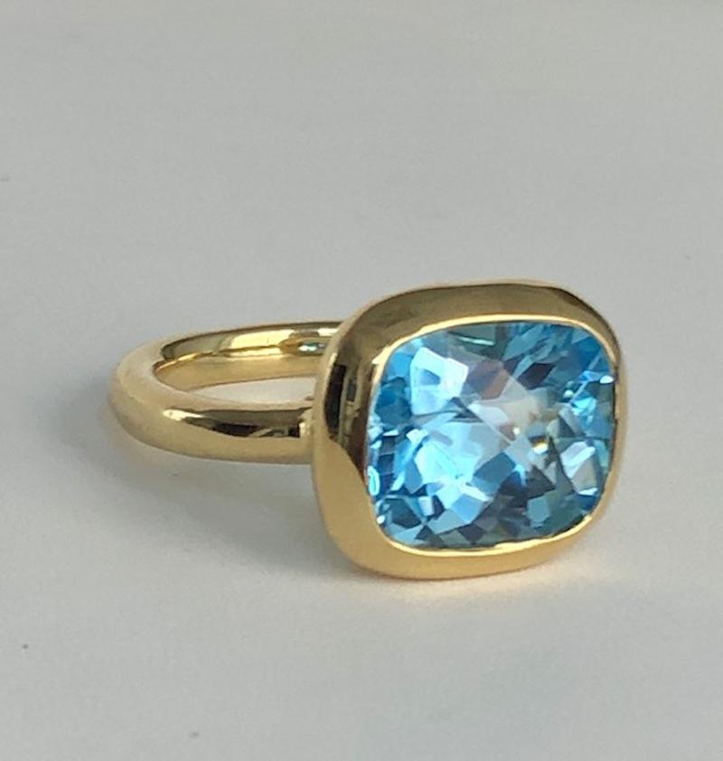 Modern 18 Karat Yellow Gold Blue Topaz Ring, 