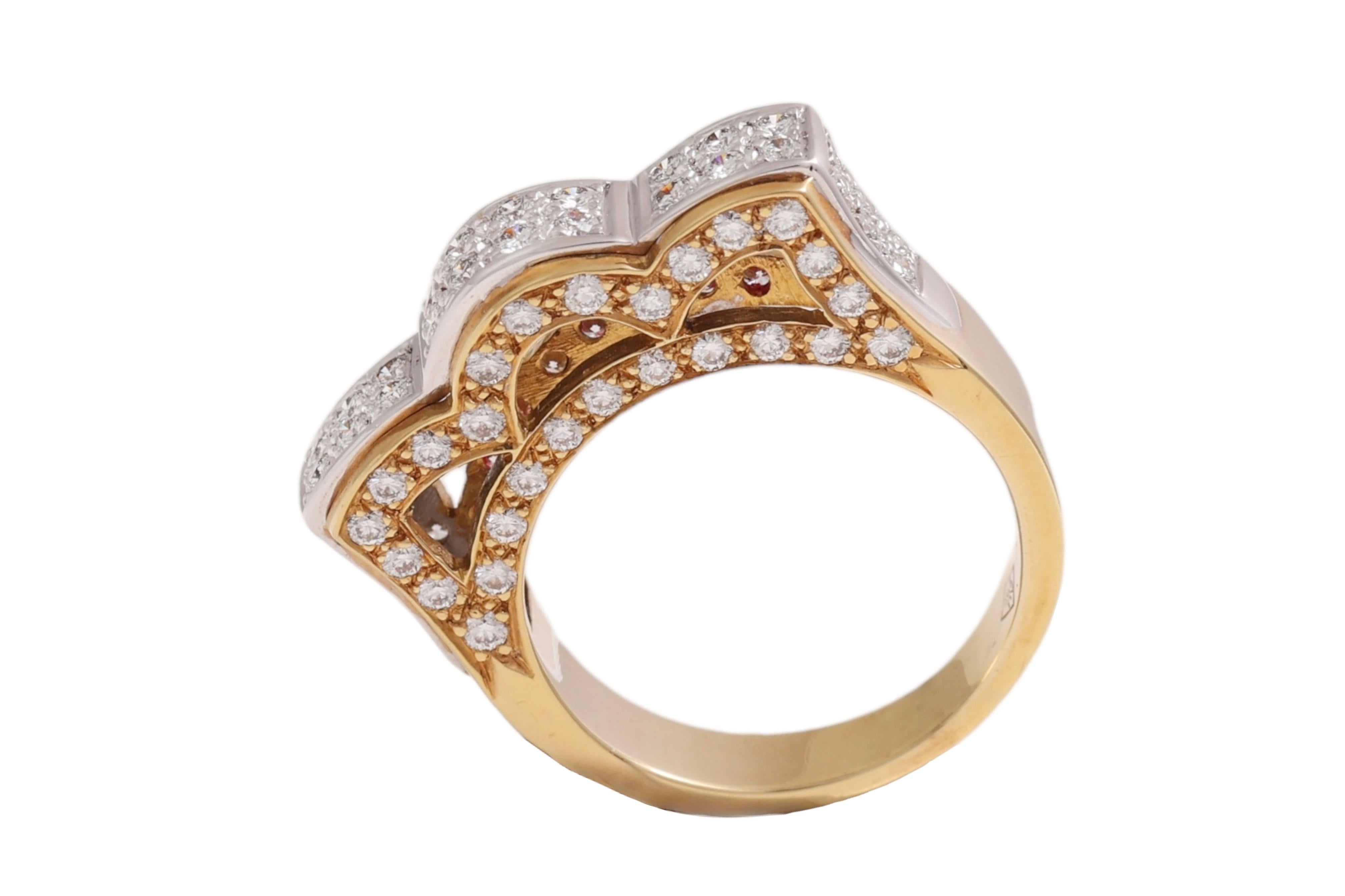 BELLE BAGUE COURONNE EN OR JAUNE AVEC DIAMANTS.

MATERIAL : or jaune 18 carats

POIDS : 9,6 grammes / 0,340 oz / 6,25 dwt

TAILLE : eur 55 / us 7 (peut être redimensionné moyennant des frais)

DIAMANT :  diamants de taille brillant (ensemble  1,20