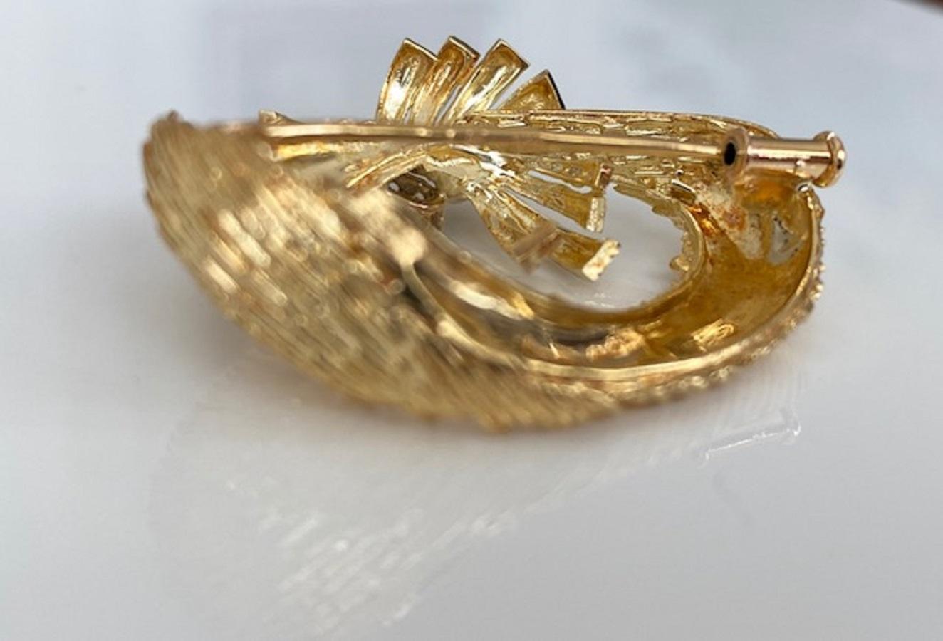 18 Kt. Yellow Gold Brooch with 0.80 Ct Diamond For Sale 1