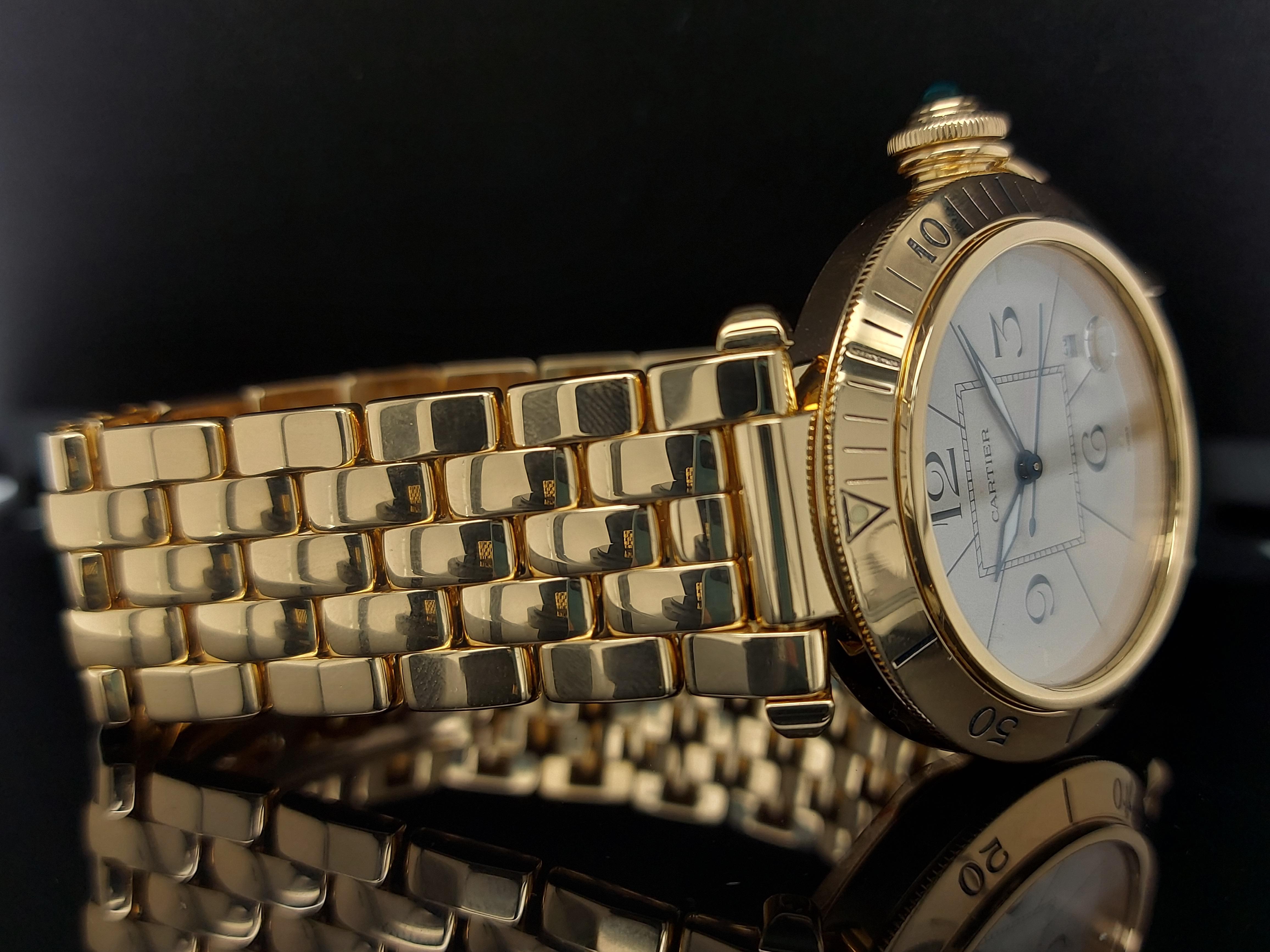 18 Karat Yellow Gold Cartier Pasha, Automatic, with Box and Papers In Excellent Condition In Antwerp, BE