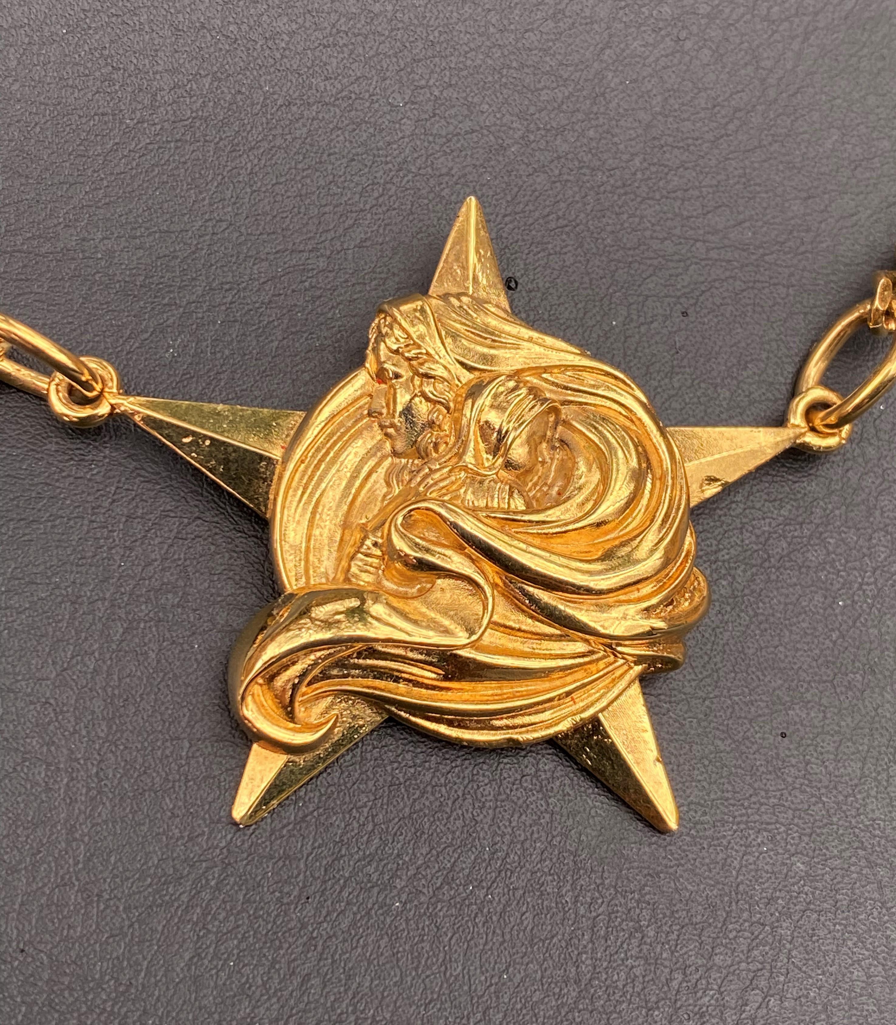 Beautiful pendant with 14kt gold chain.
Depicted a star and motherhood.

Star measure 1,7