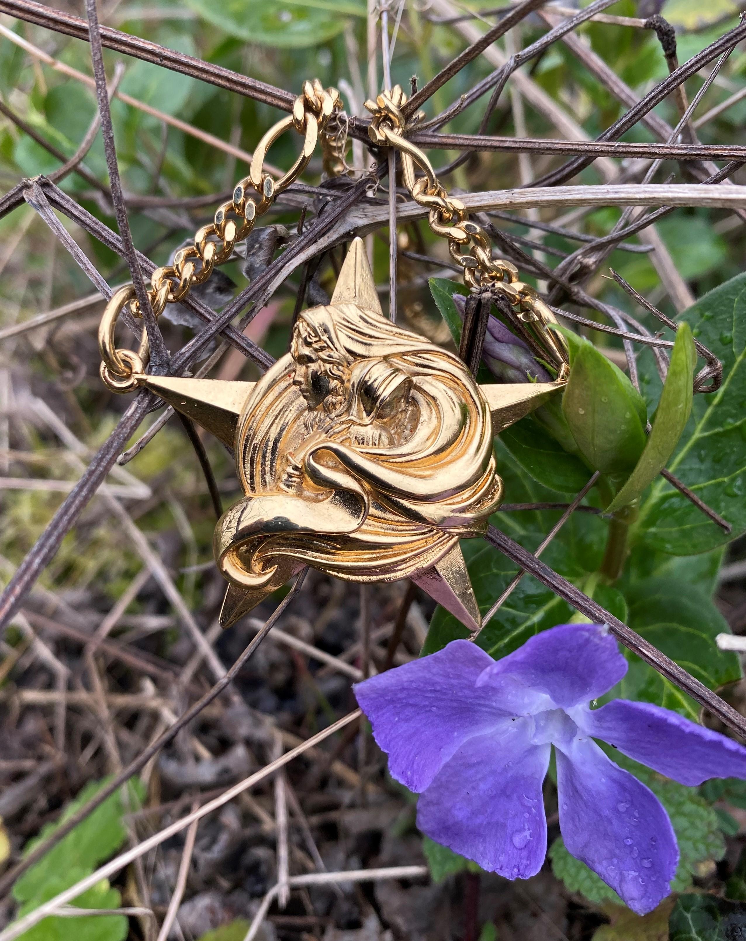 18 Karat Gelbgold Kette Halskette mit „Morning Star“ (Retro) im Angebot