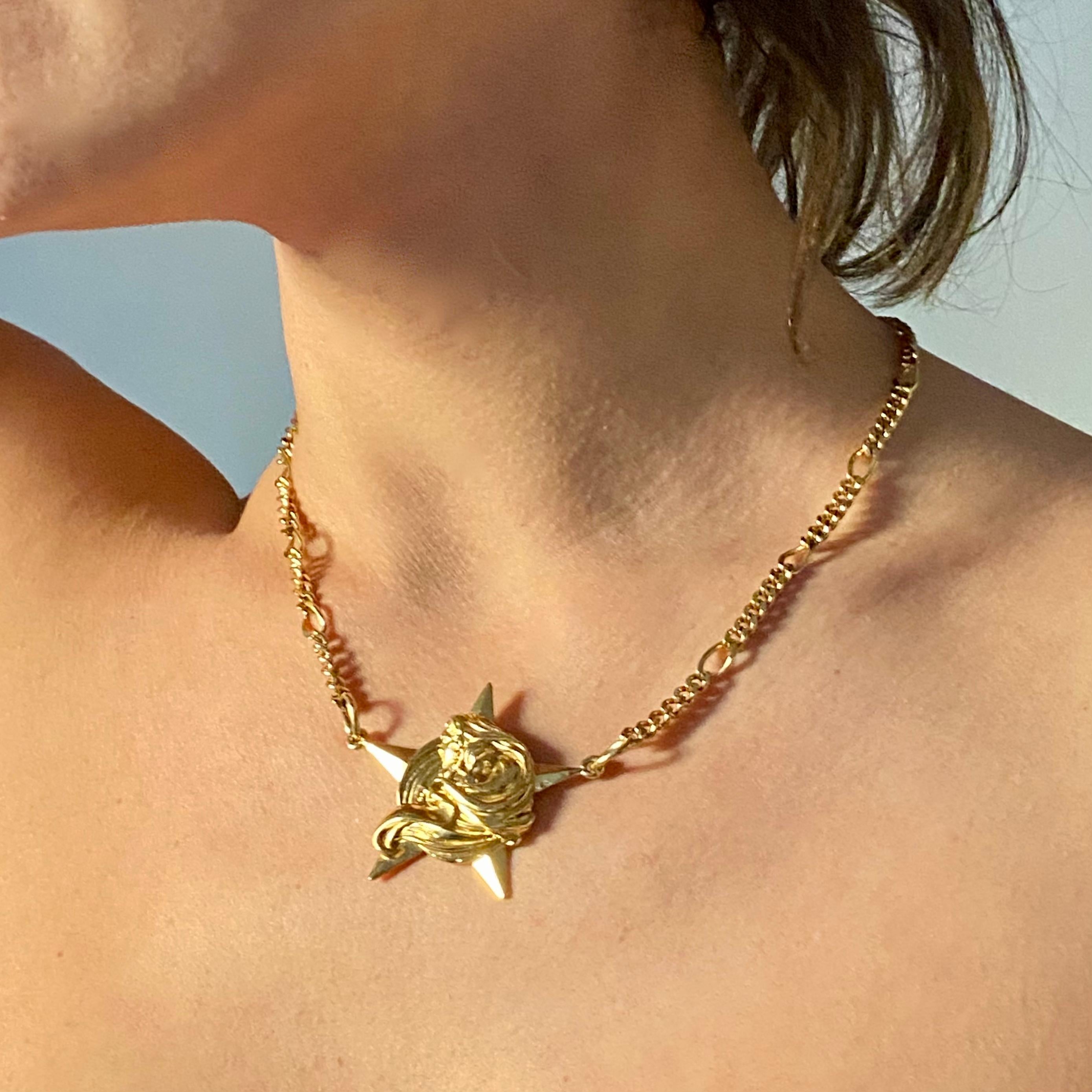 18 Karat Gelbgold Kette Halskette mit „Morning Star“ im Angebot 1
