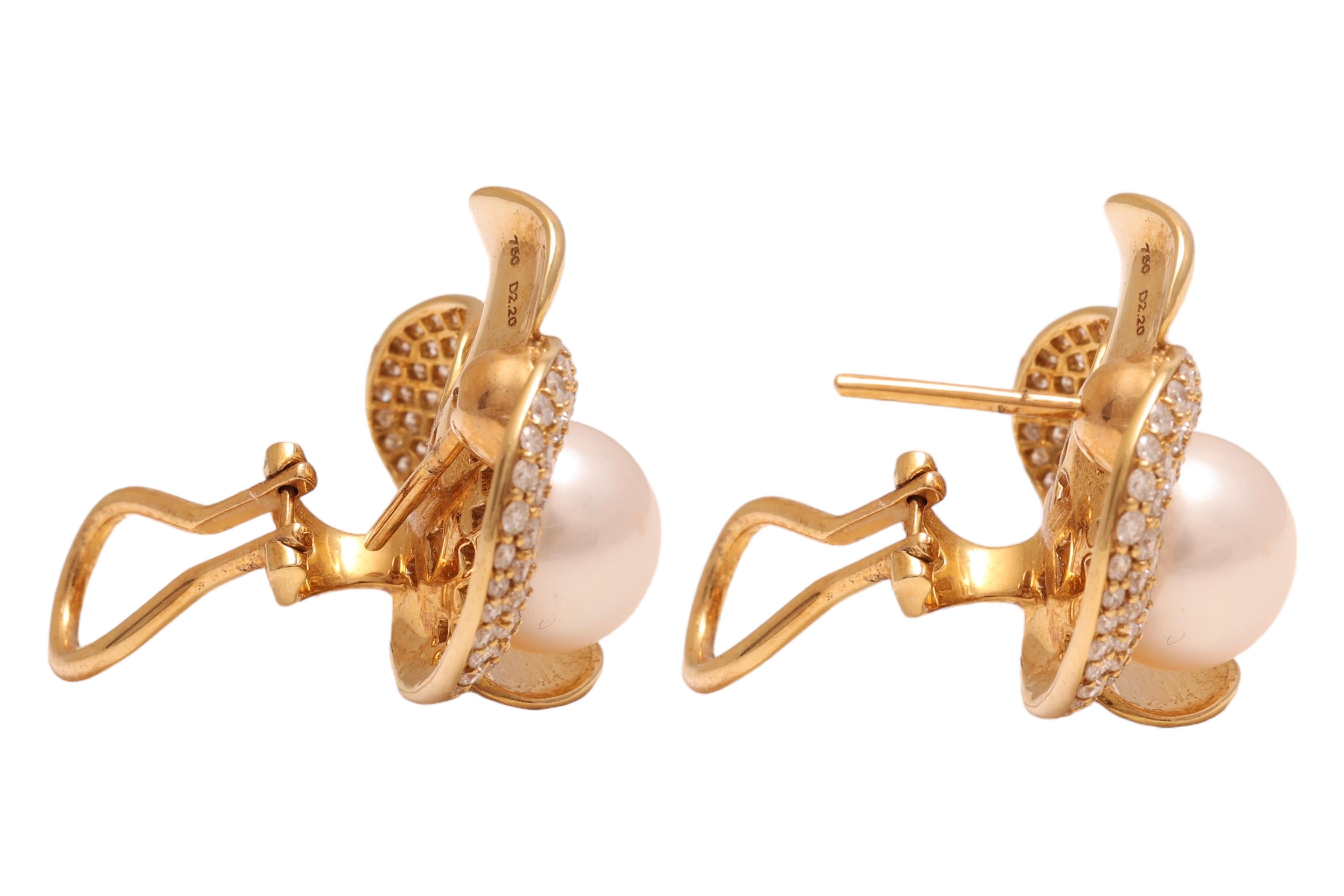18 Kt Yellow Gold Clip on Earrings with Diamonds & Akoya Pearl For Sale 6