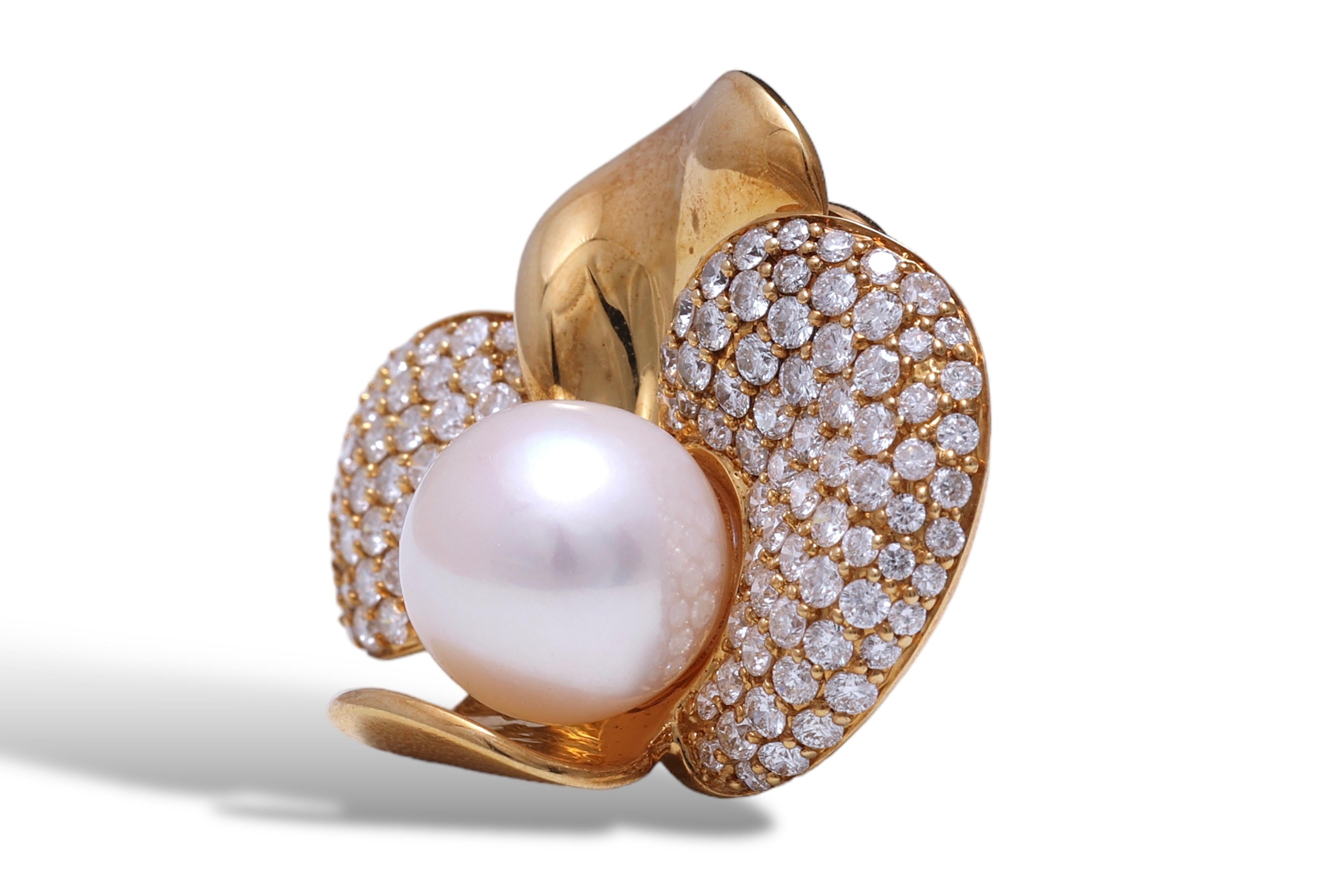 Boucles d'oreilles à clip en or jaune 18 carats avec diamants et perle d'Akoya Pour femmes en vente