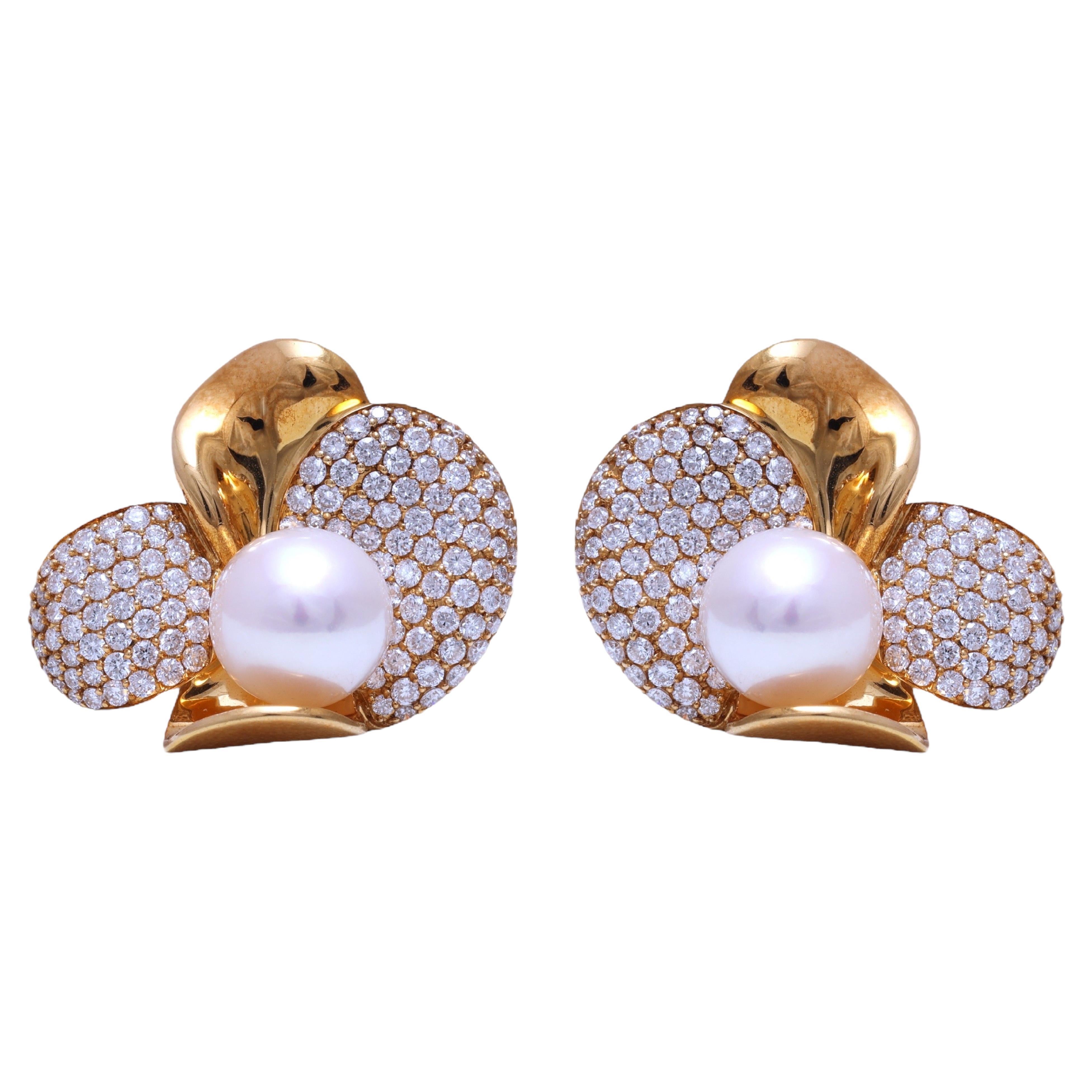 18 Kt Yellow Gold Clip on Earrings with Diamonds & Akoya Pearl For Sale