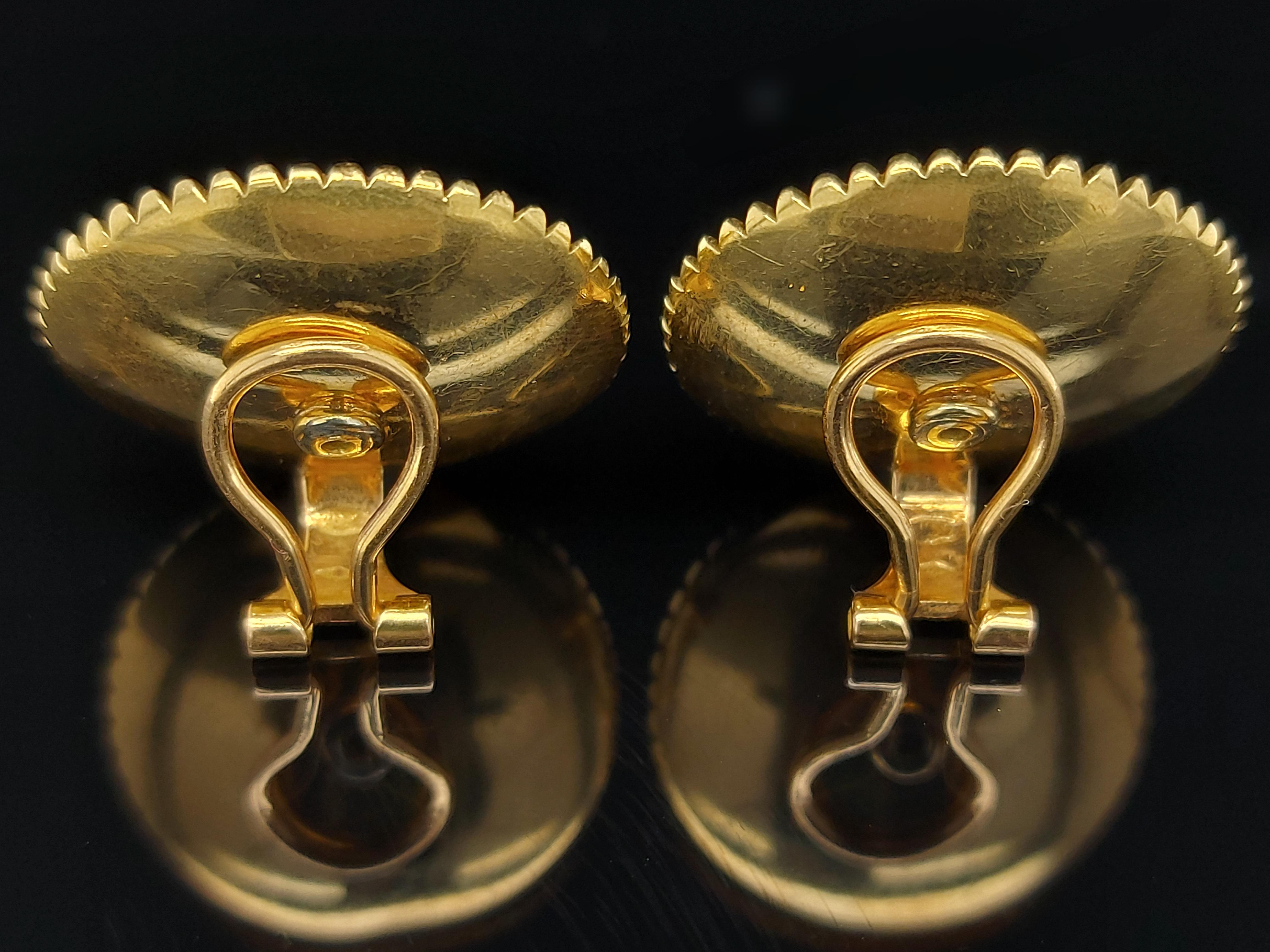 18 Karat Yellow Gold Clip-On Flower Shape Earrings 8/8 Cut Diamonds 0.26 Carat For Sale 4