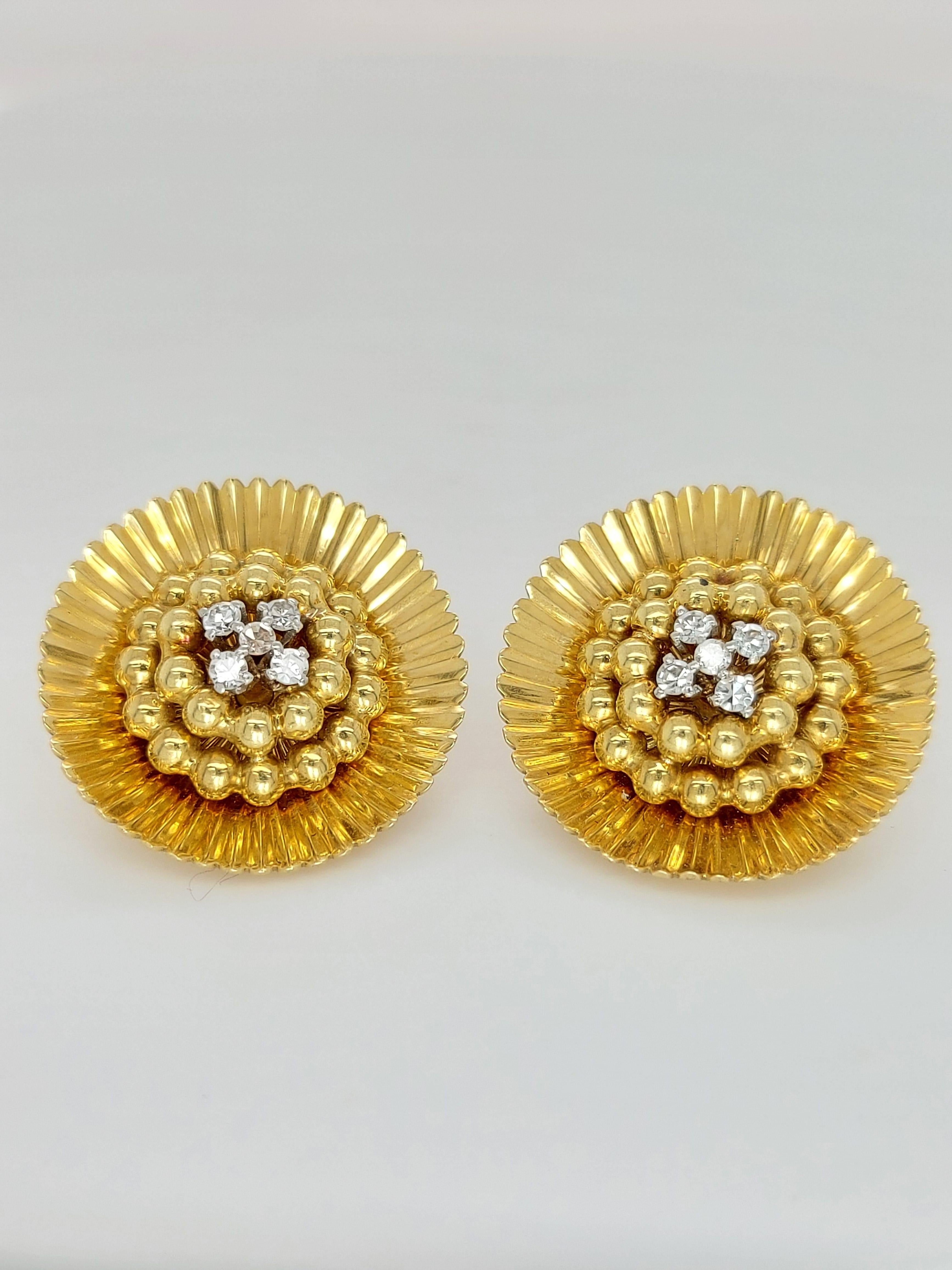 18 Karat Yellow Gold Clip-On Flower Shape Earrings 8/8 Cut Diamonds 0.26 Carat For Sale 5