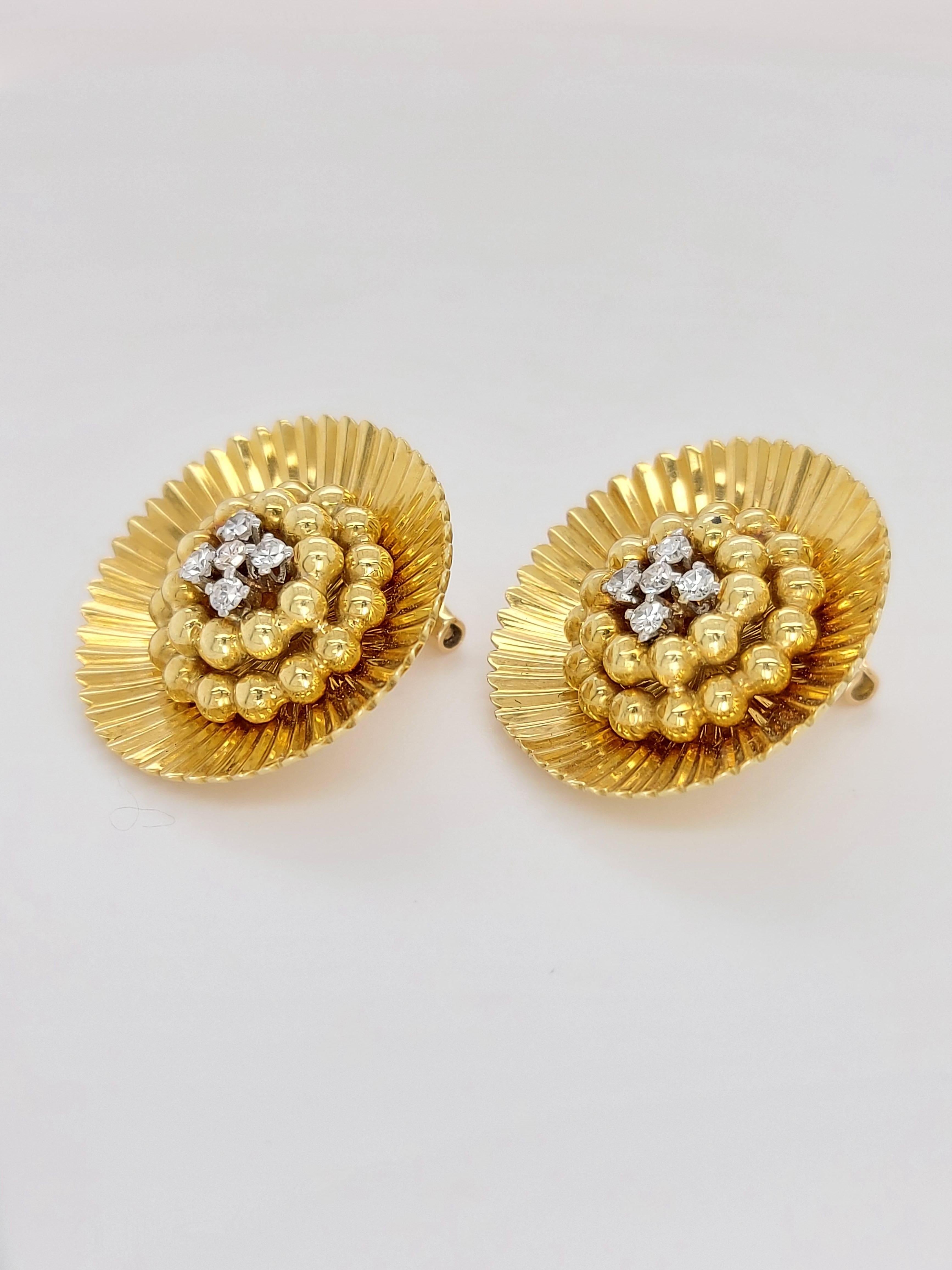 18 Karat Yellow Gold Clip-On Flower Shape Earrings 8/8 Cut Diamonds 0.26 Carat For Sale 6