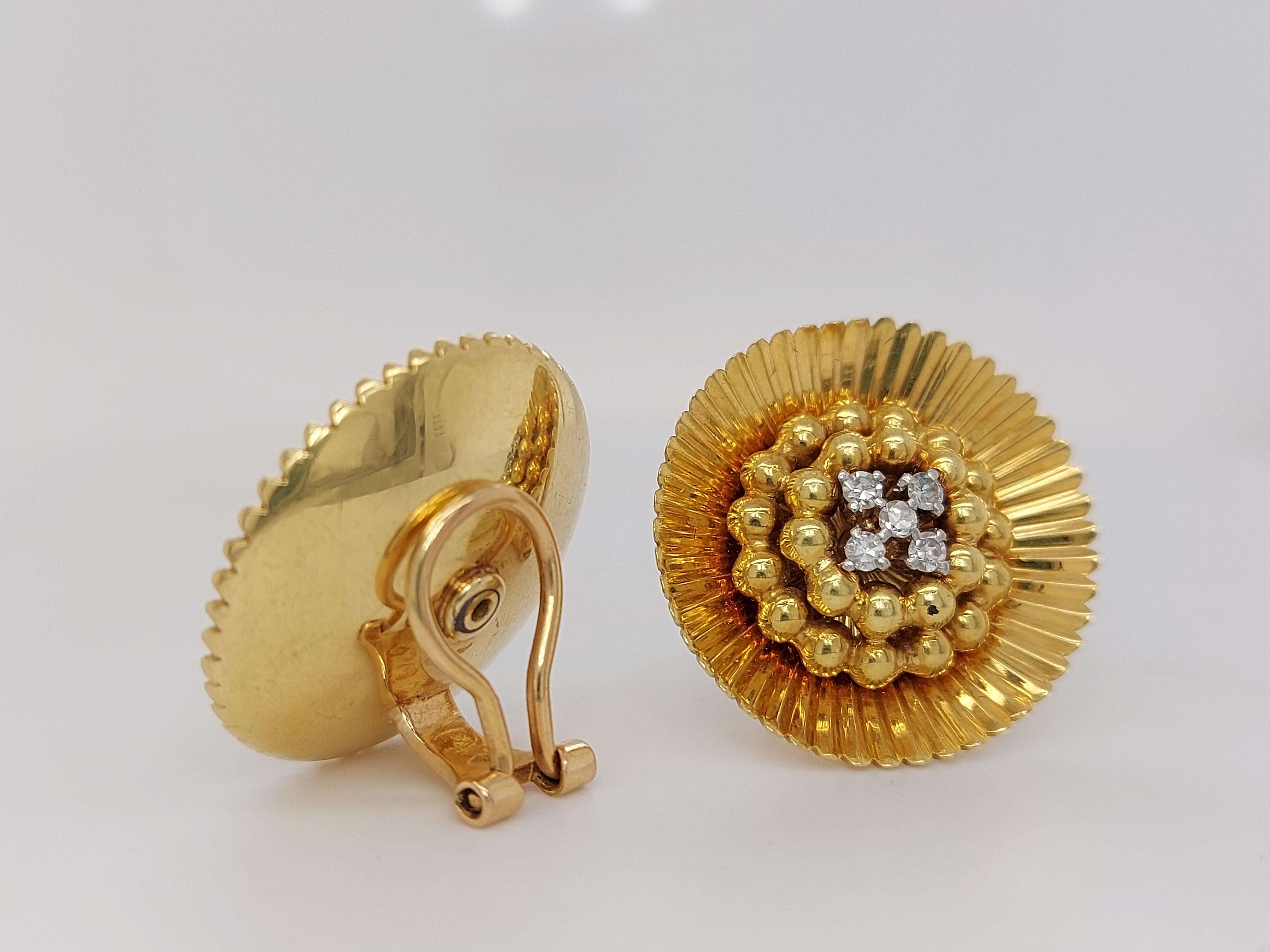18 Karat Yellow Gold Clip-On Flower Shape Earrings 8/8 Cut Diamonds 0.26 Carat For Sale 8