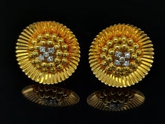 18 Karat Yellow Gold Clip-On Flower Shape Earrings 8/8 Cut Diamonds 0.26 Carat