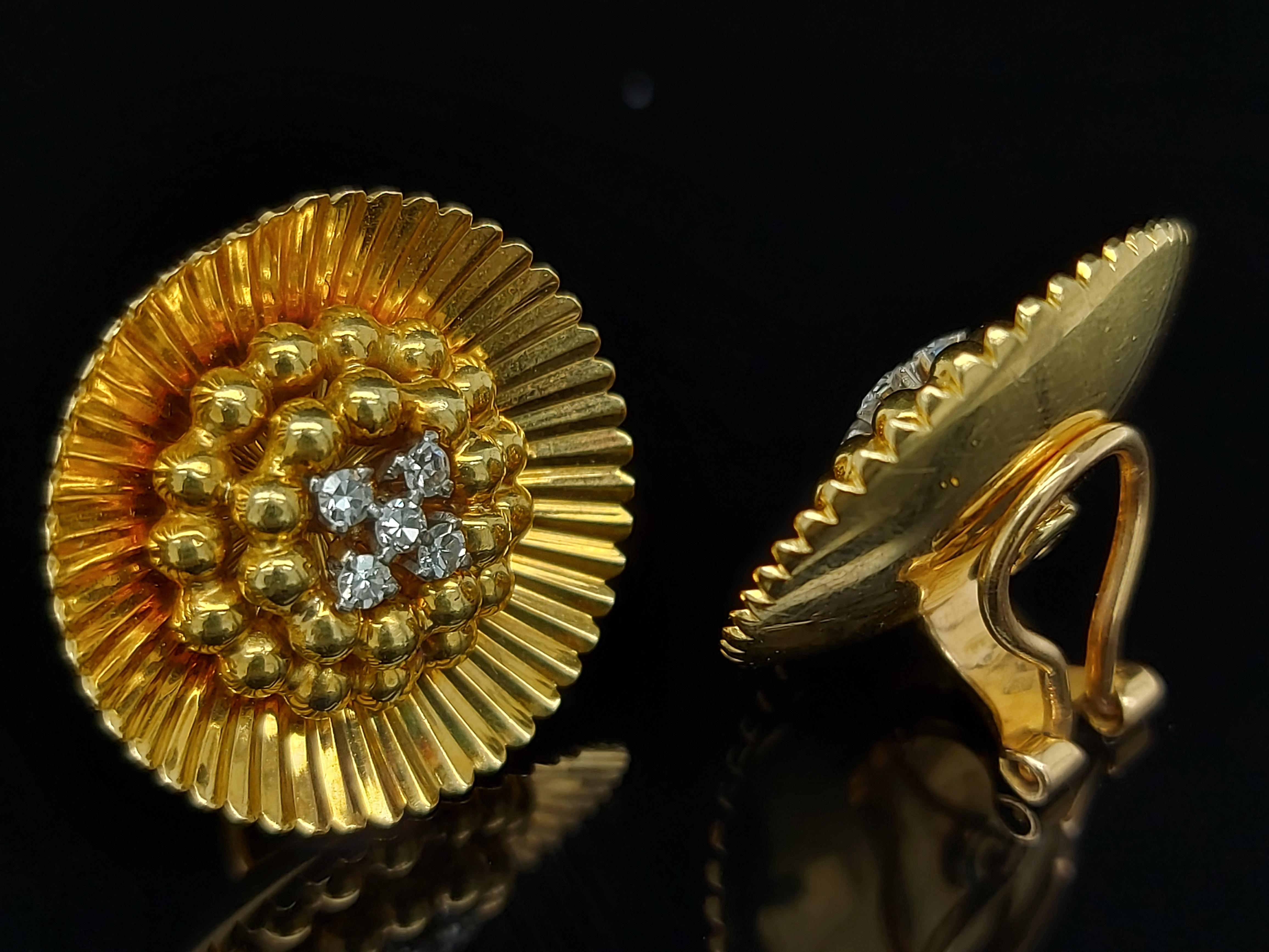 18 Karat Yellow Gold Clip-On Flower Shape Earrings 8/8 Cut Diamonds 0.26 Carat For Sale 1