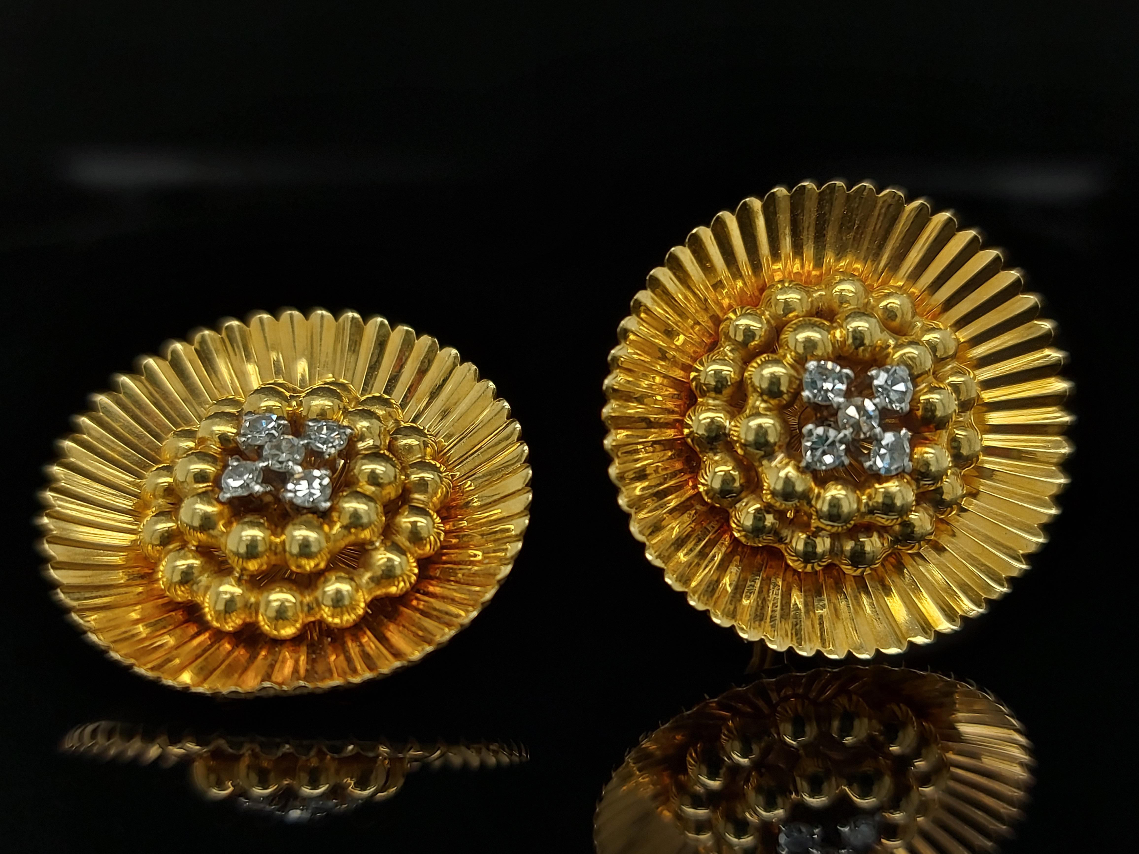 18 Karat Yellow Gold Clip-On Flower Shape Earrings 8/8 Cut Diamonds 0.26 Carat For Sale 2