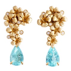 Boucles d'oreilles de style moderne en or jaune avec tourmalines bleues Paraiba et diamants