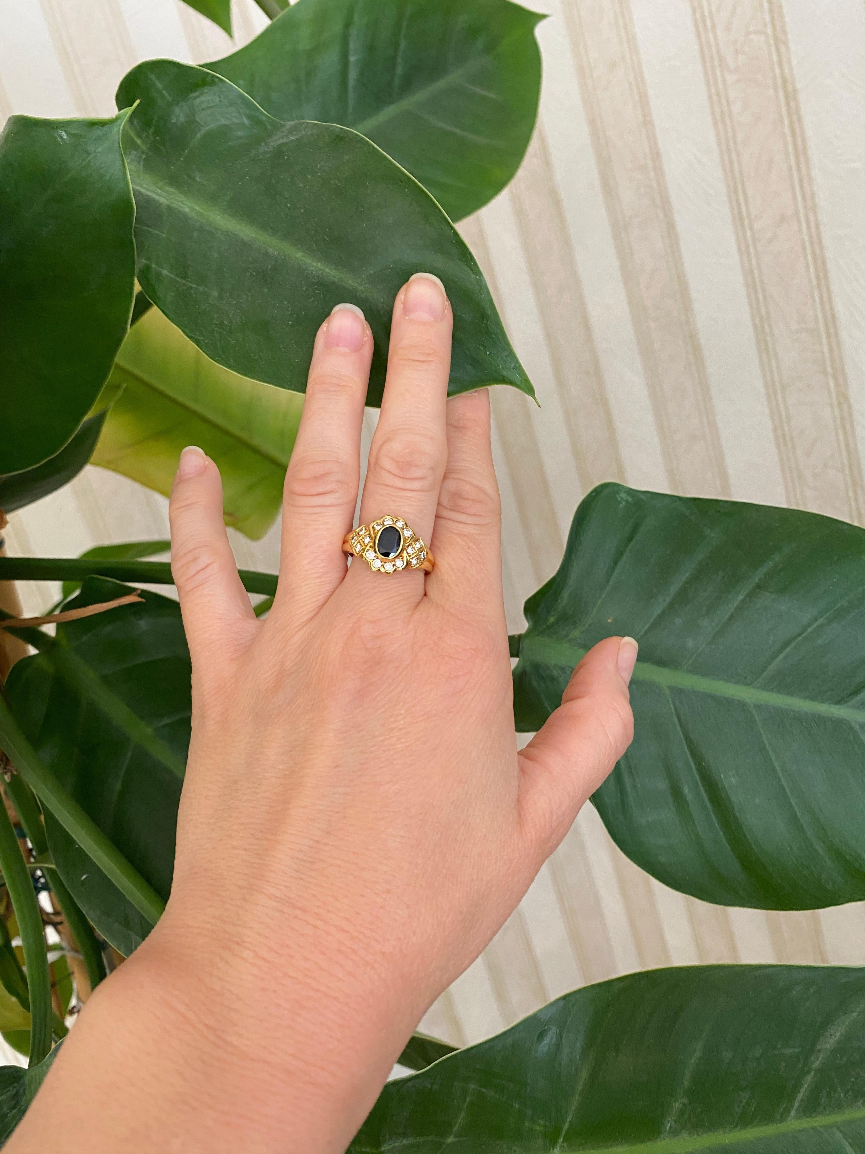 18 Kt. Yellow Gold Cocktail Ring with 1.00 Ct Sapphire and Diamonds For Sale 5