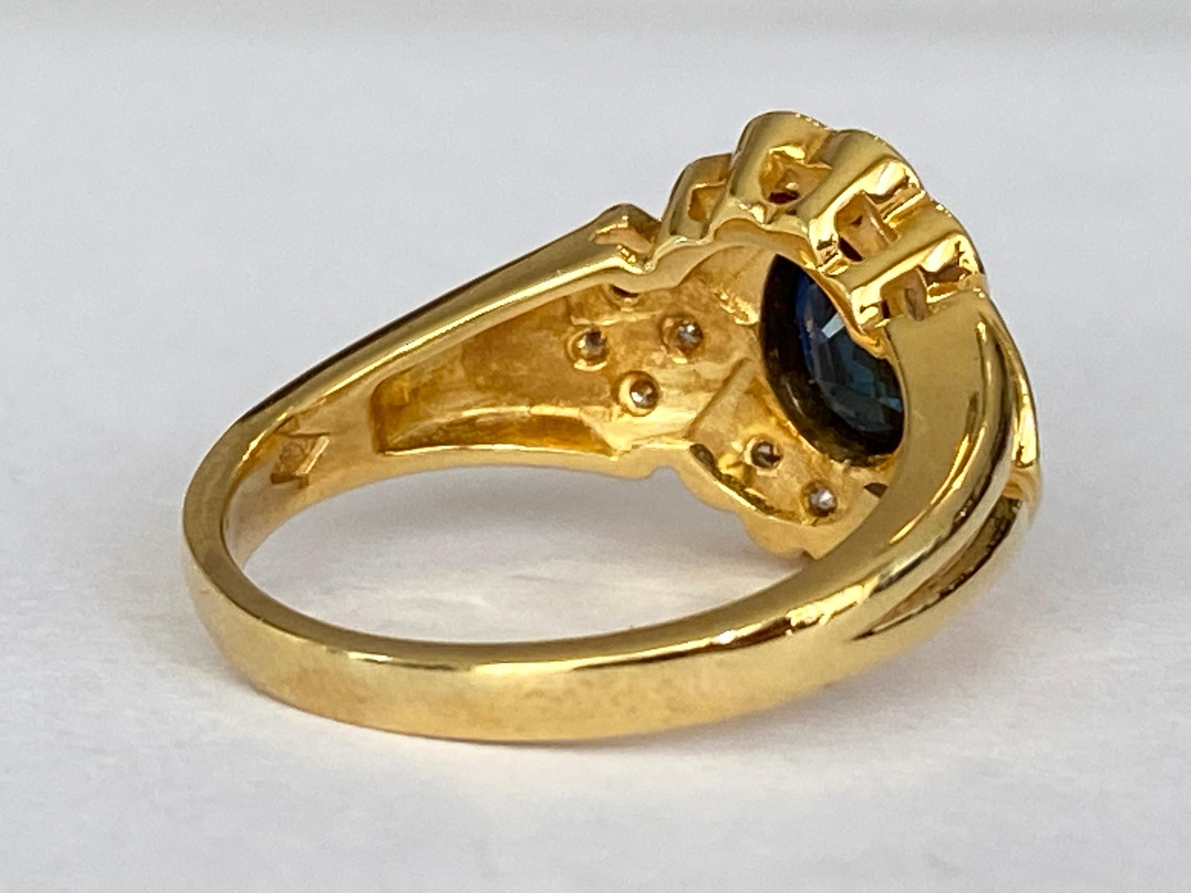18 Kt. Yellow Gold Cocktail Ring with 1.00 Ct Sapphire and Diamonds For Sale 1