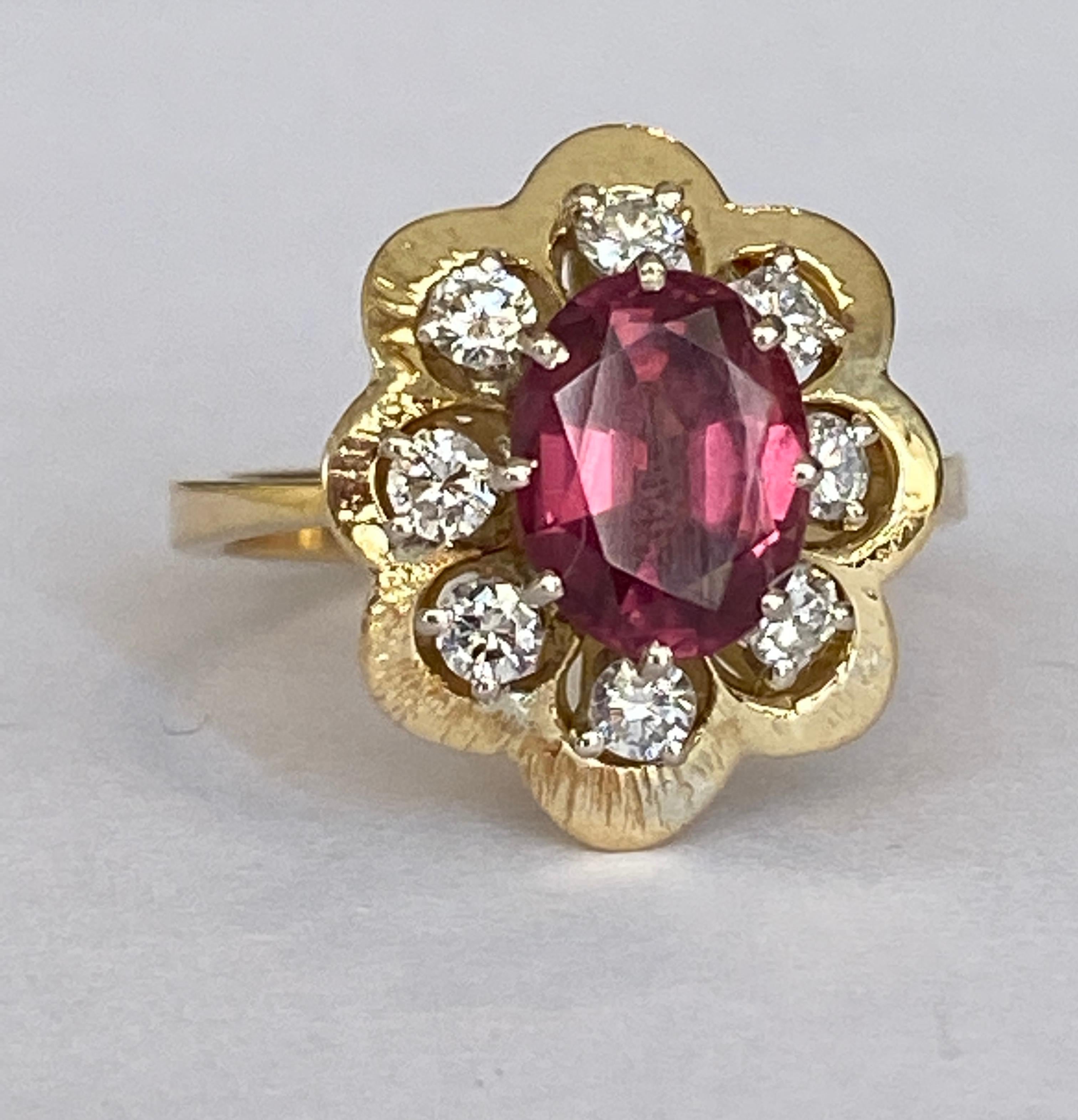 18 Kt. Yellow Gold Cocktail  Ring with 1.80 Ct Garnet and Diamonds For Sale 1