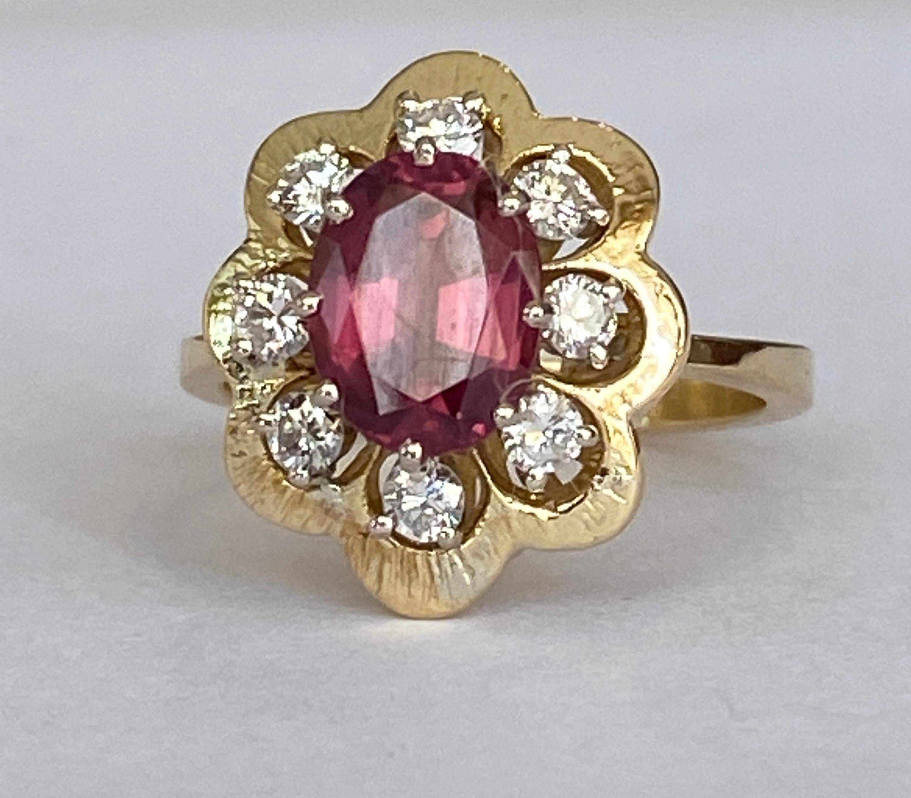18 Kt. Yellow Gold Cocktail  Ring with 1.80 Ct Garnet and Diamonds For Sale 3