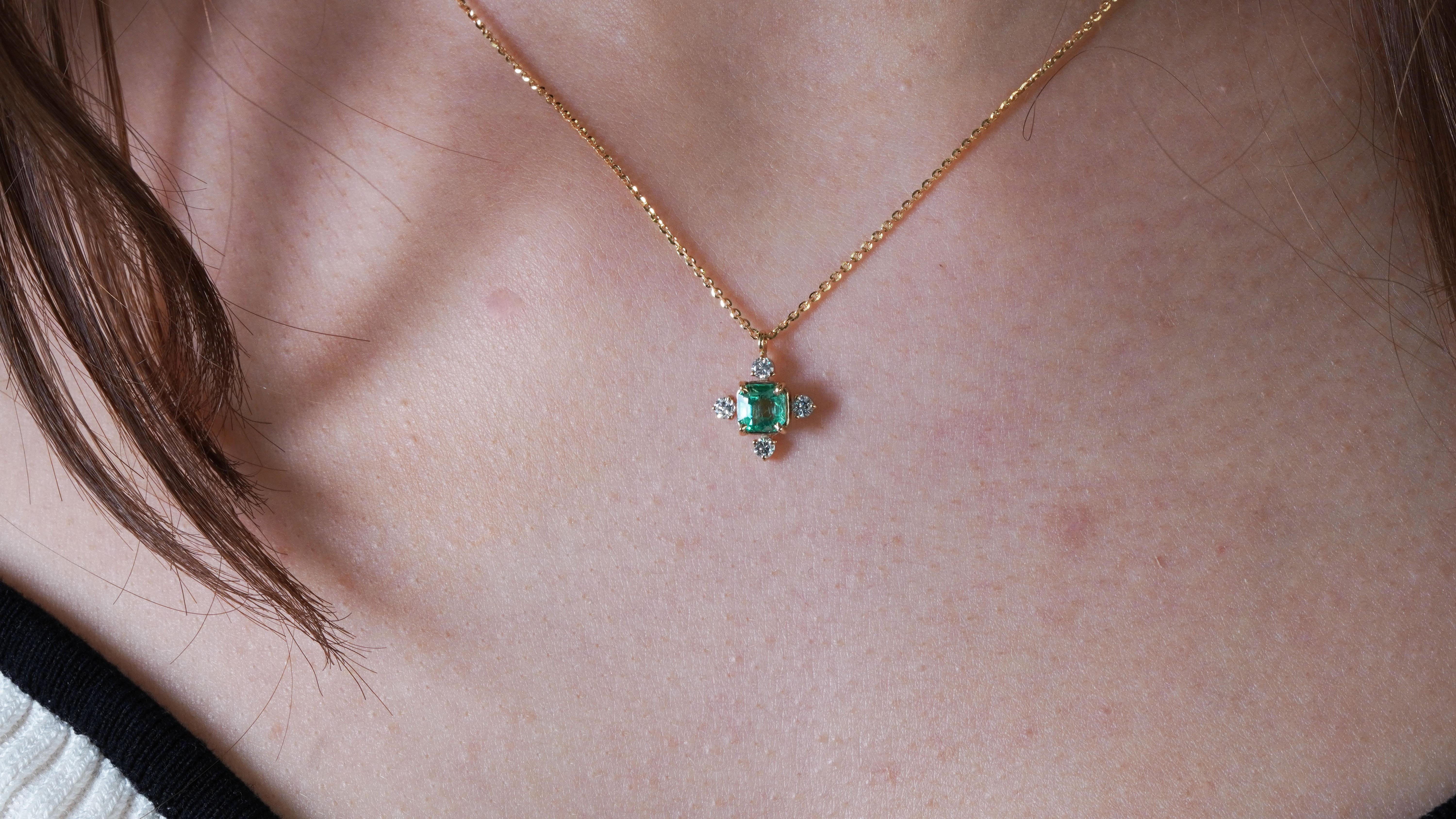 Women's 18 Karat Yellow Gold Columbian Emerald Diamond Necklace