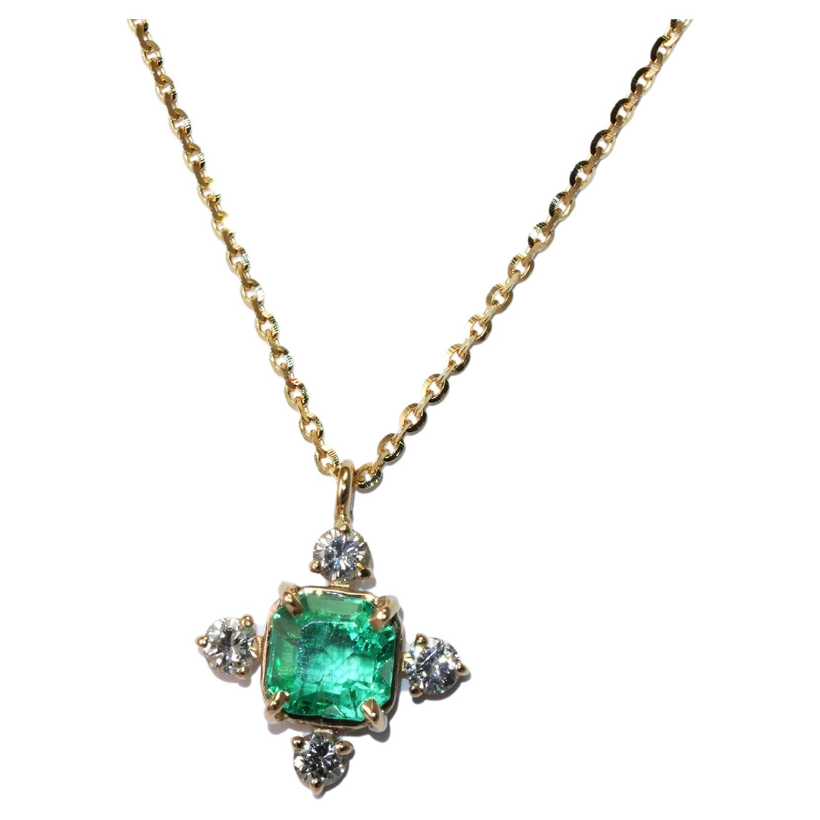 18 Karat Yellow Gold Columbian Emerald Diamond Necklace