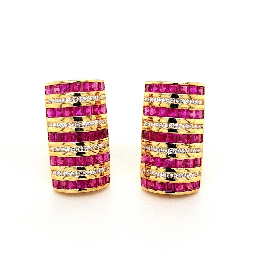 18kt Yellow Gold Cufflinks with Rubies and Diamonds In Excellent Condition For Sale In Antwerp, BE