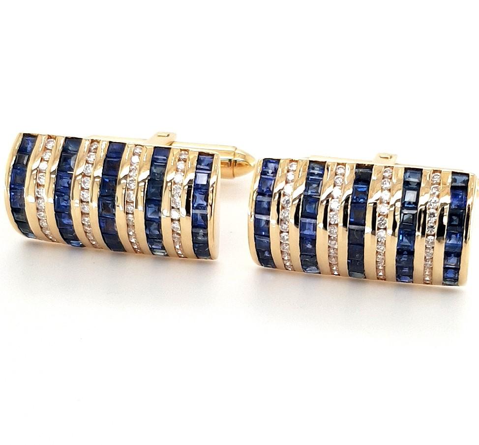 Brilliant Cut 18kt Yellow Gold Cufflinks with Sapphires and Diamonds Stunning For Sale